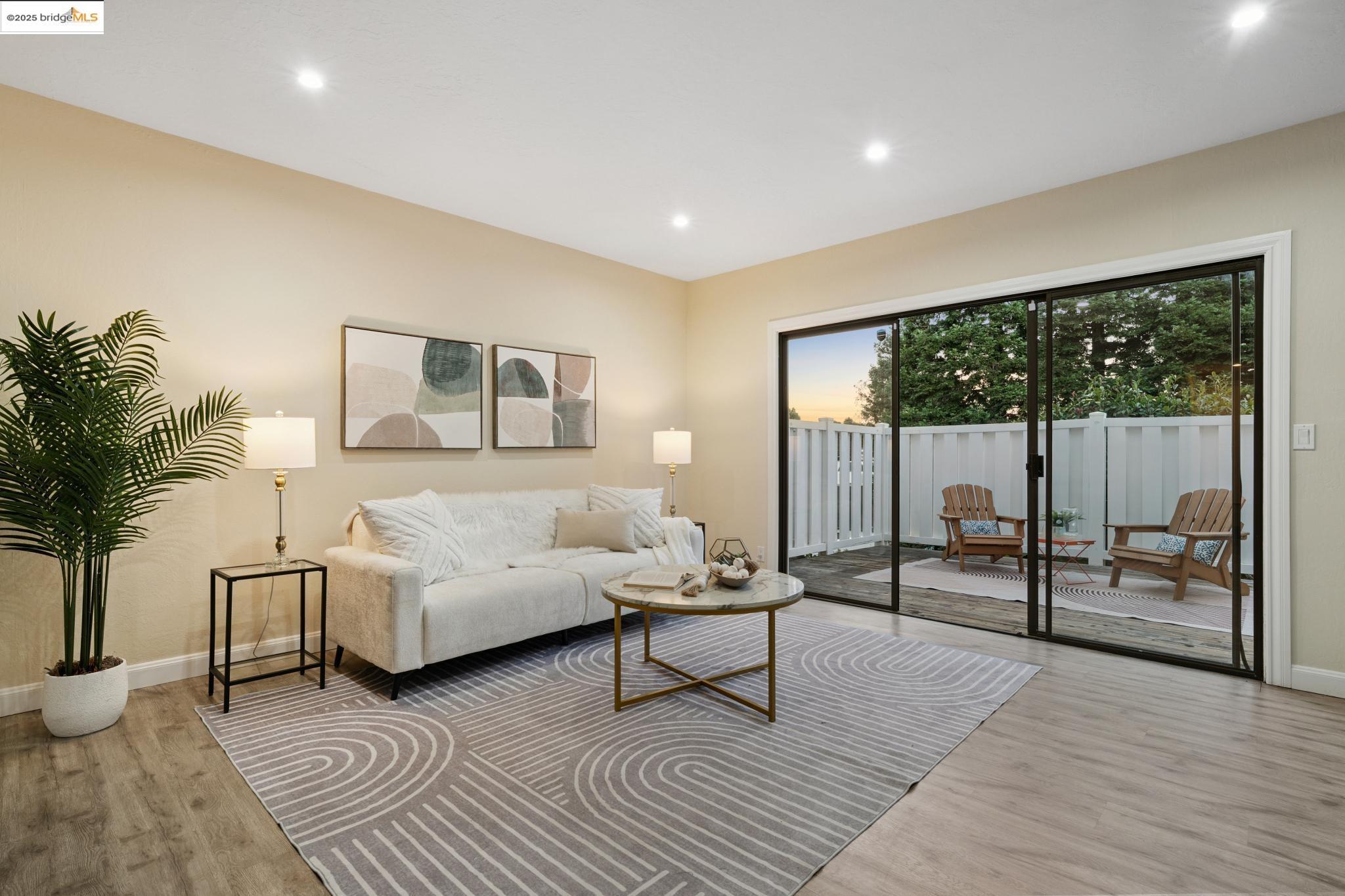 Detail Gallery Image 11 of 60 For 3732 Northridge Dr, Richmond,  CA 94806 - 2 Beds | 1/1 Baths