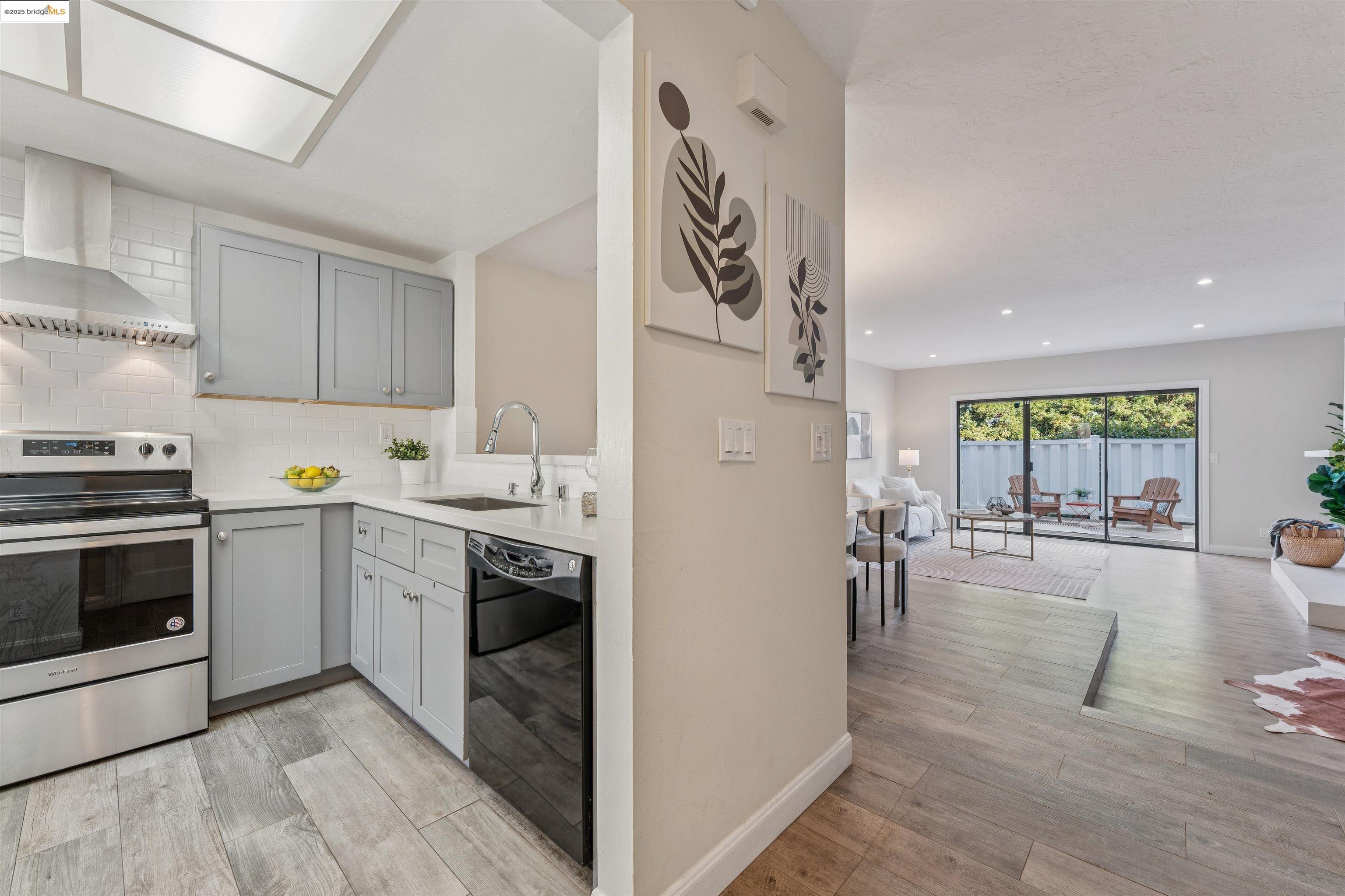 Detail Gallery Image 13 of 60 For 3732 Northridge Dr, Richmond,  CA 94806 - 2 Beds | 1/1 Baths