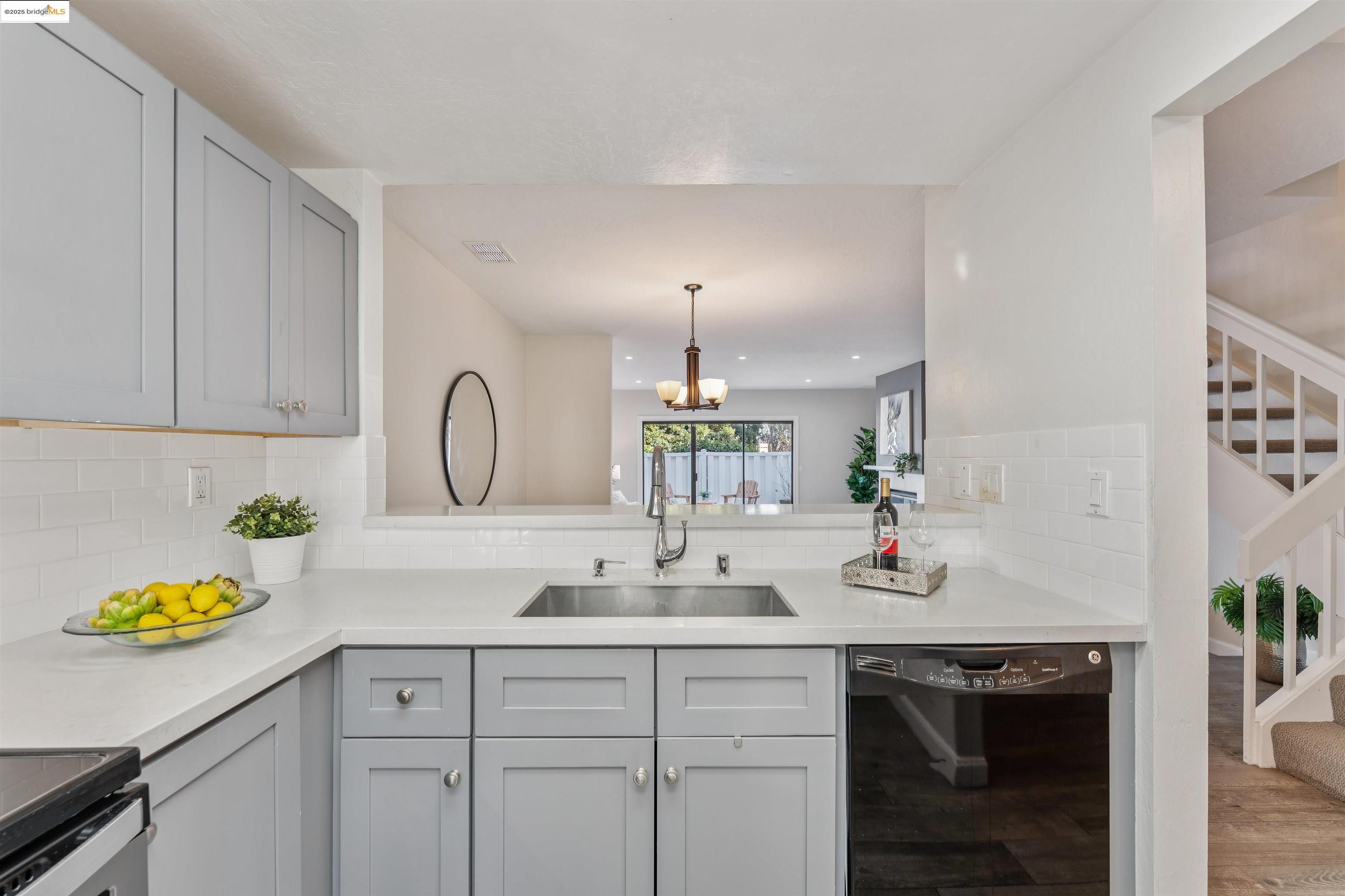 Detail Gallery Image 15 of 60 For 3732 Northridge Dr, Richmond,  CA 94806 - 2 Beds | 1/1 Baths