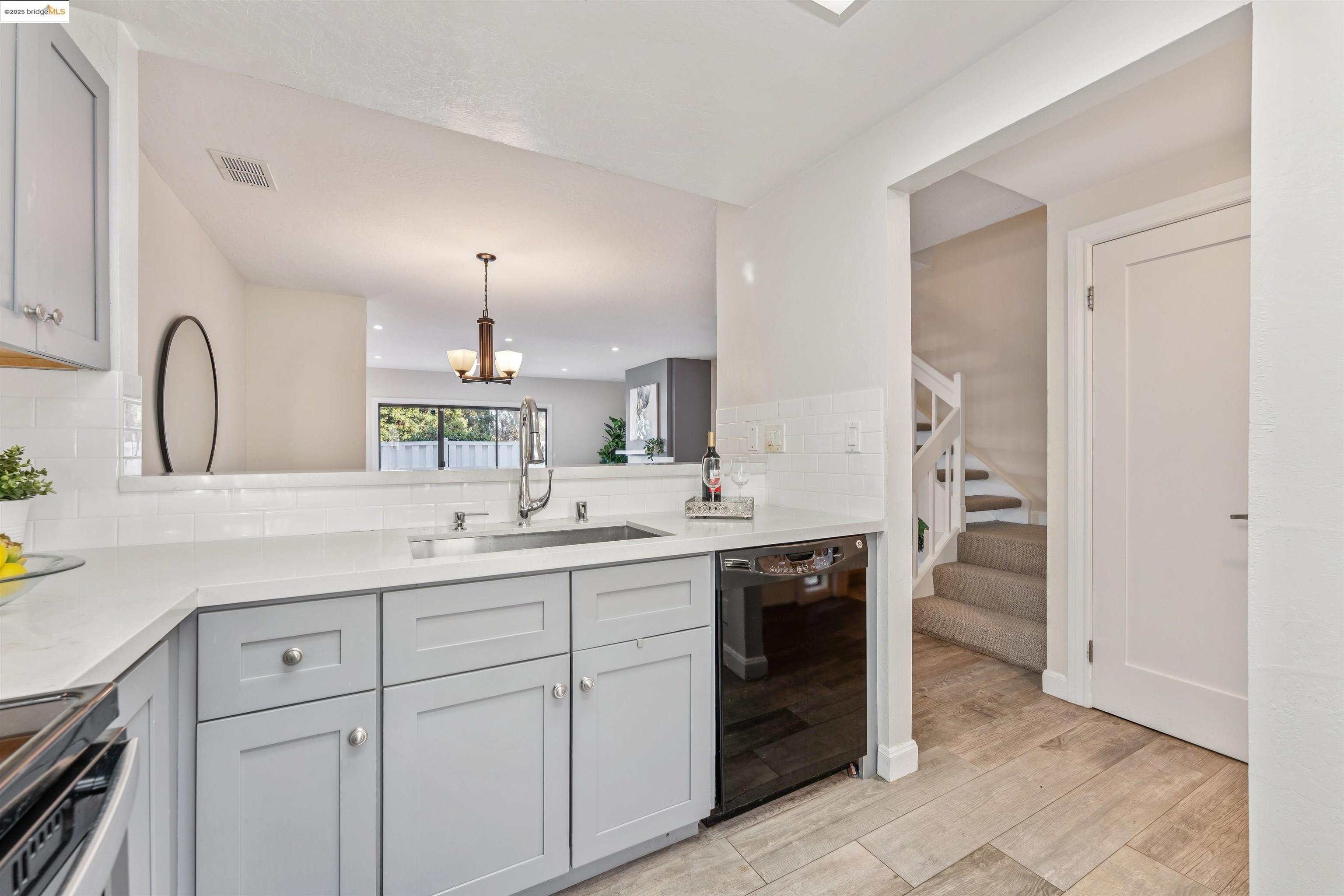 Detail Gallery Image 16 of 60 For 3732 Northridge Dr, Richmond,  CA 94806 - 2 Beds | 1/1 Baths