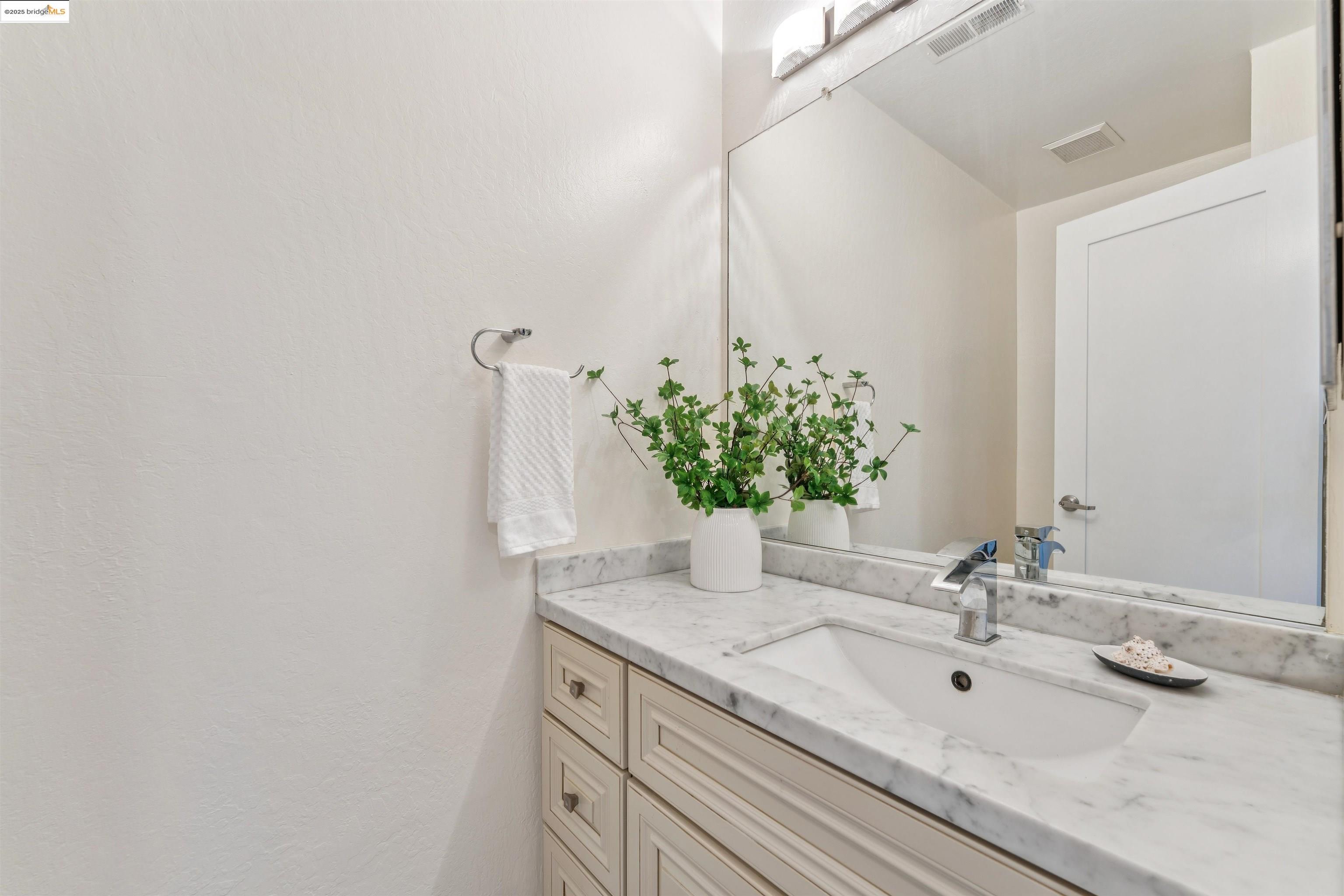 Detail Gallery Image 19 of 60 For 3732 Northridge Dr, Richmond,  CA 94806 - 2 Beds | 1/1 Baths