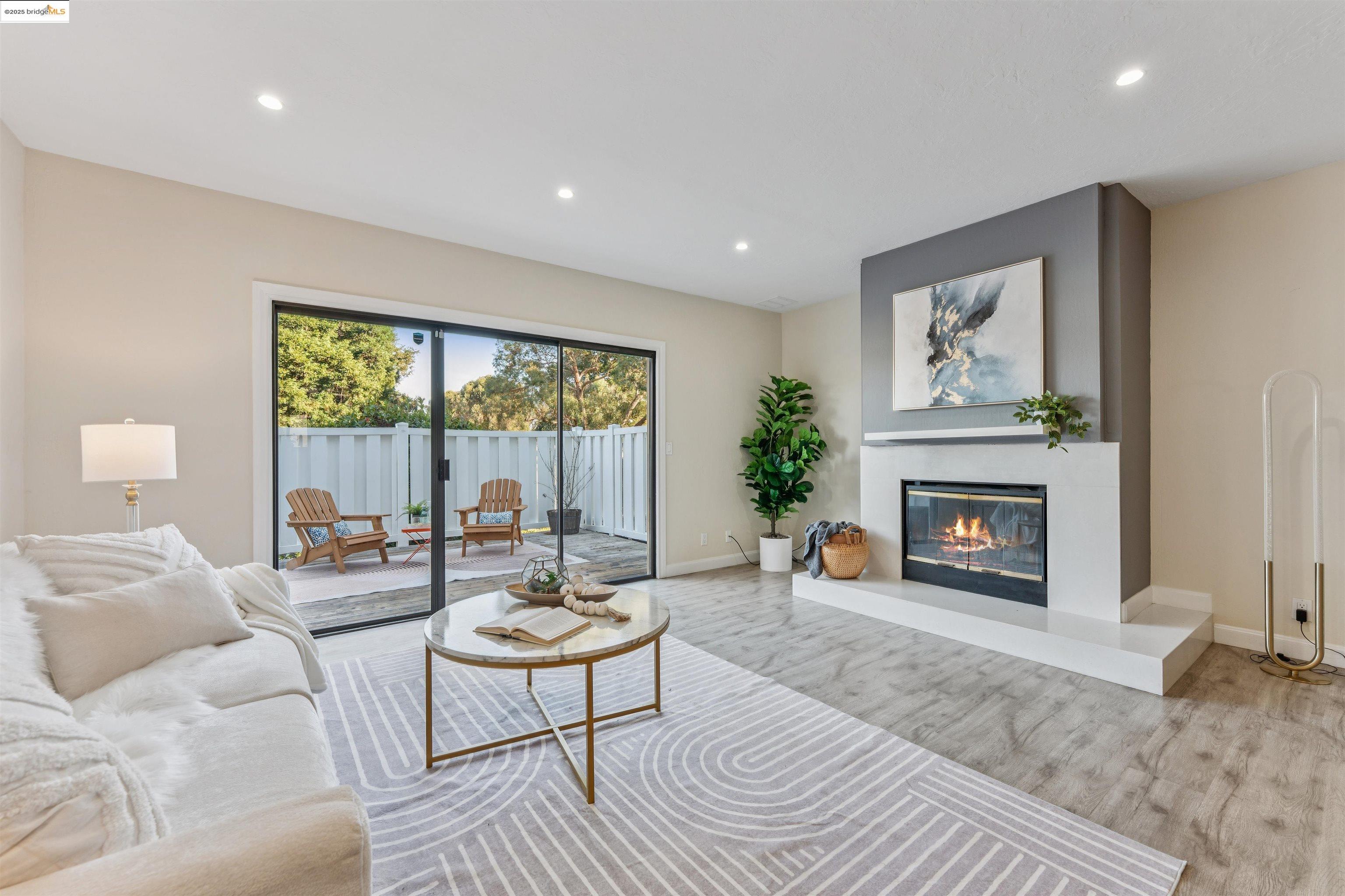 Detail Gallery Image 3 of 60 For 3732 Northridge Dr, Richmond,  CA 94806 - 2 Beds | 1/1 Baths