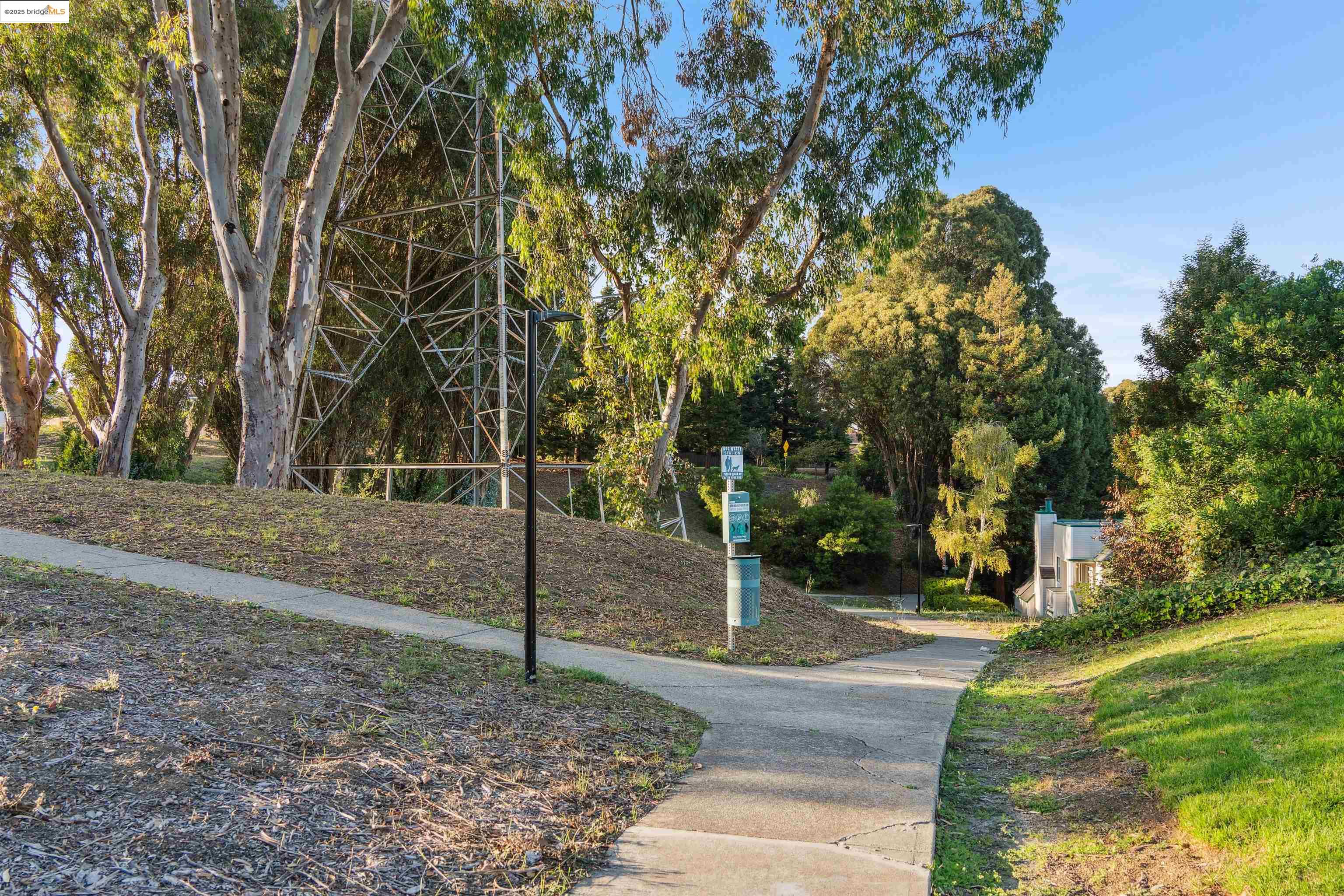 Detail Gallery Image 48 of 60 For 3732 Northridge Dr, Richmond,  CA 94806 - 2 Beds | 1/1 Baths