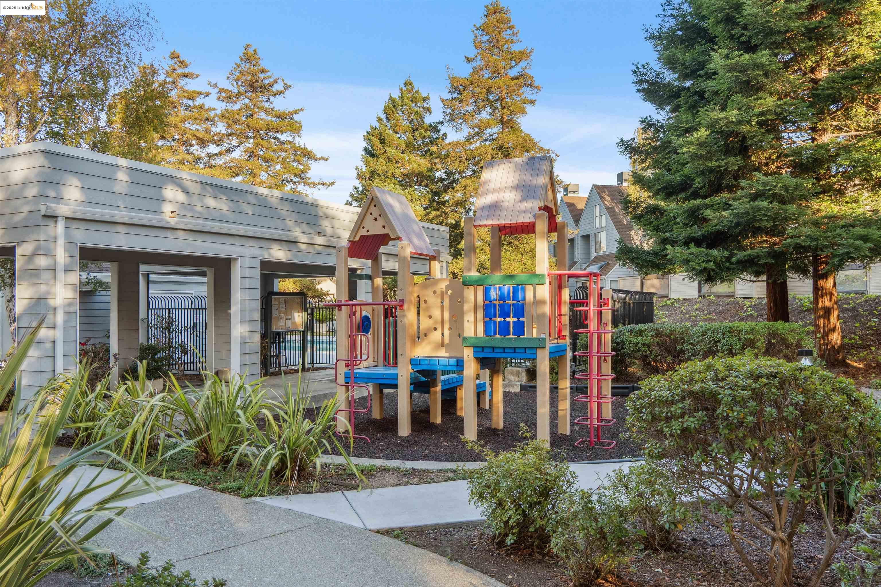 Detail Gallery Image 51 of 60 For 3732 Northridge Dr, Richmond,  CA 94806 - 2 Beds | 1/1 Baths