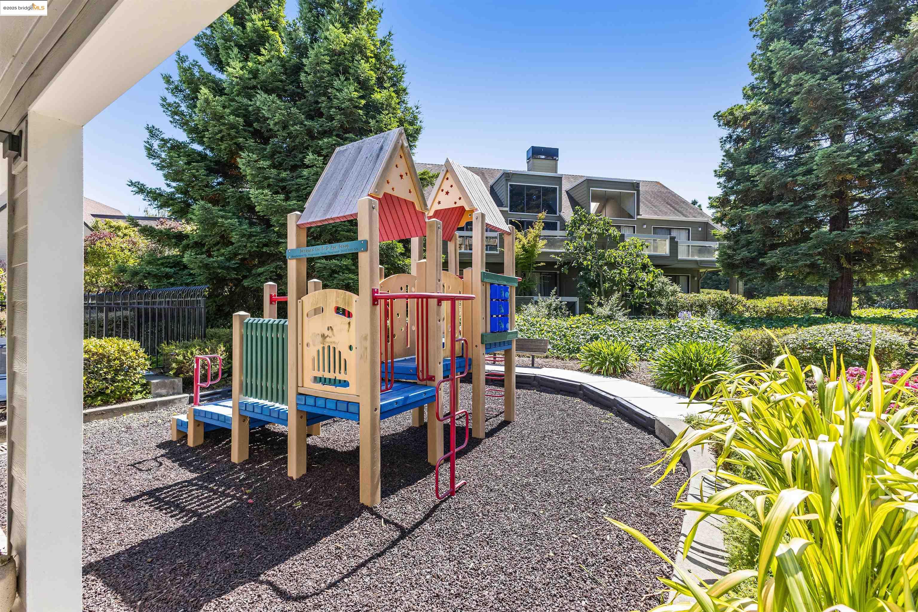 Detail Gallery Image 52 of 60 For 3732 Northridge Dr, Richmond,  CA 94806 - 2 Beds | 1/1 Baths