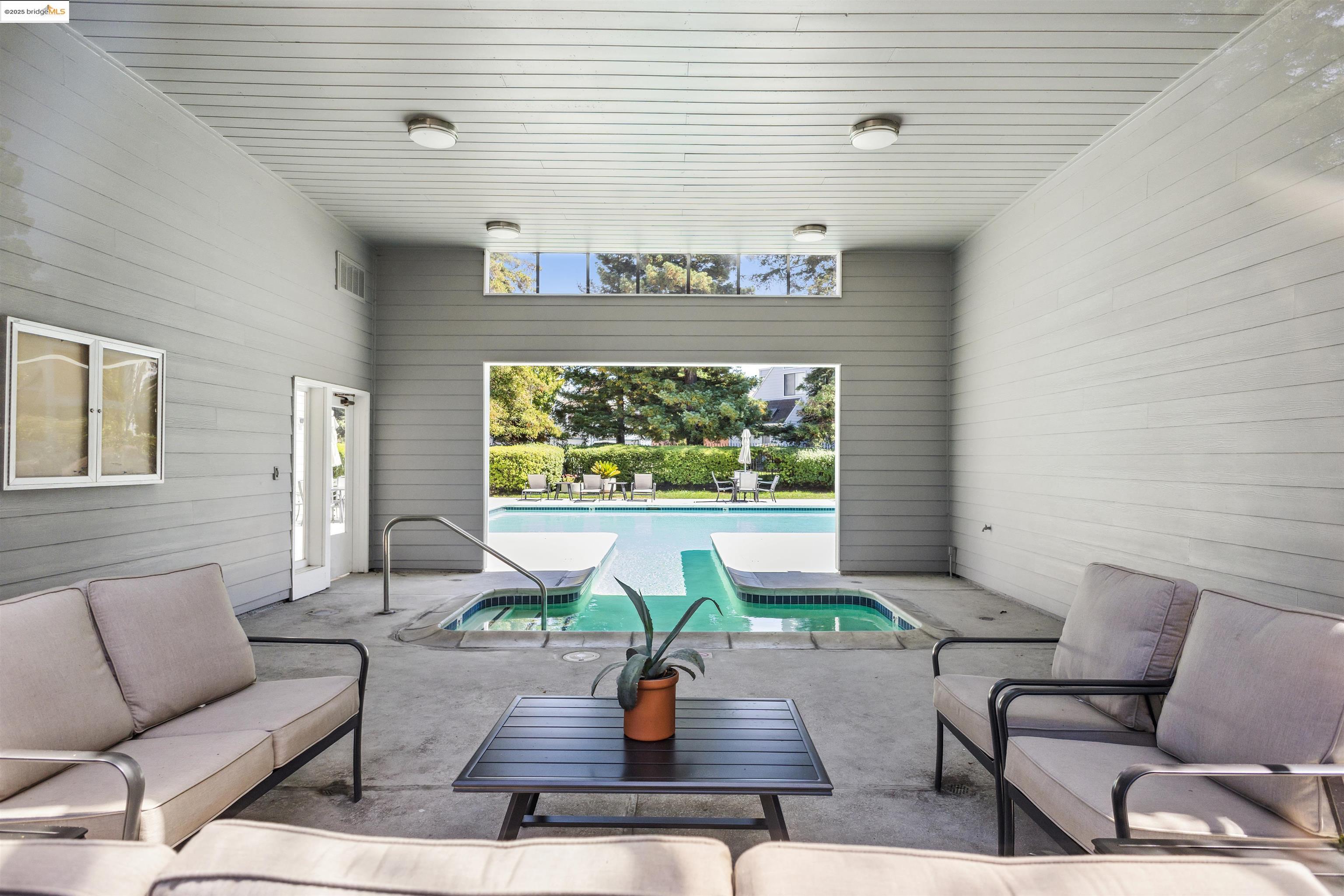 Detail Gallery Image 55 of 60 For 3732 Northridge Dr, Richmond,  CA 94806 - 2 Beds | 1/1 Baths