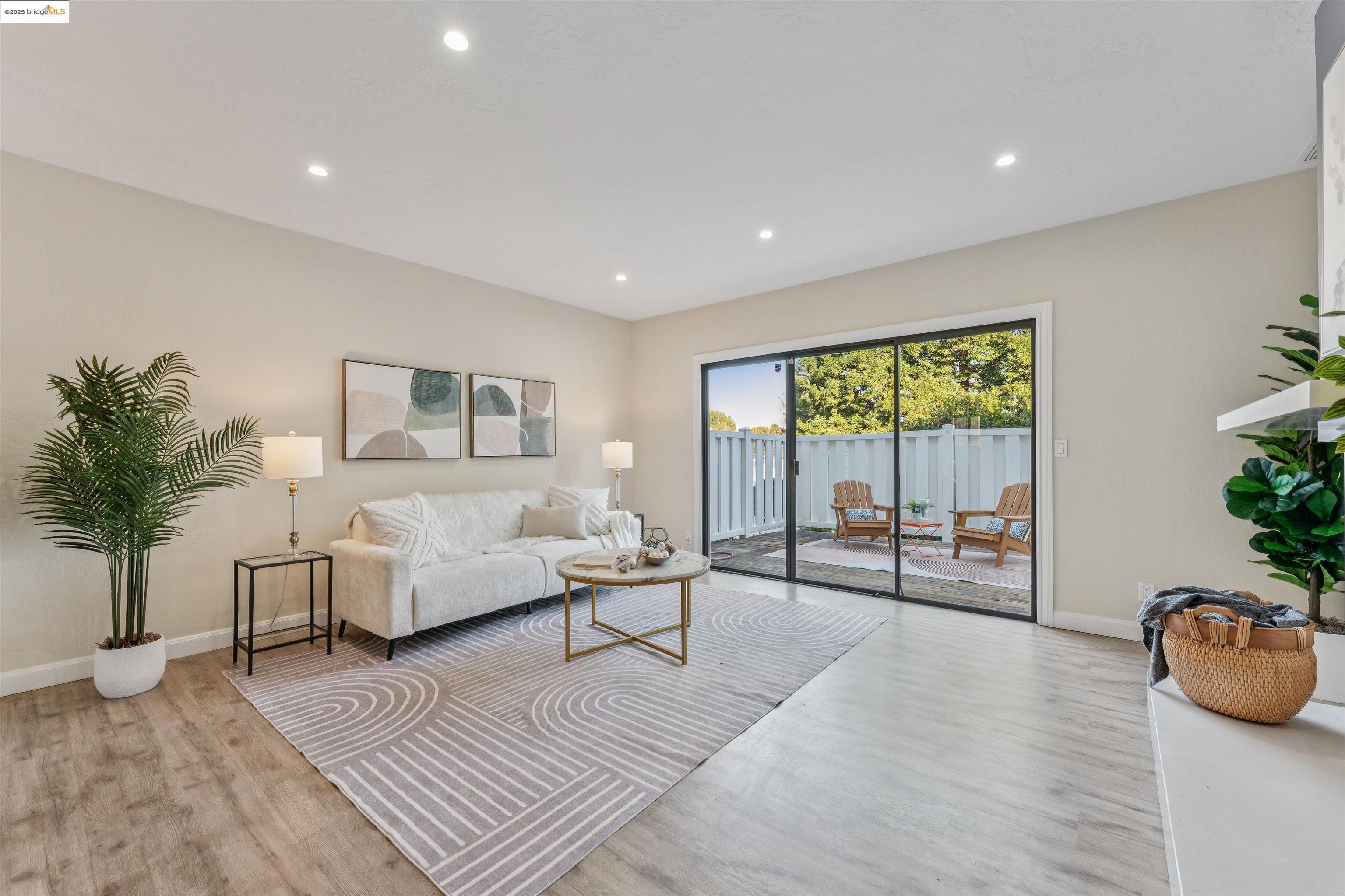 Detail Gallery Image 7 of 60 For 3732 Northridge Dr, Richmond,  CA 94806 - 2 Beds | 1/1 Baths