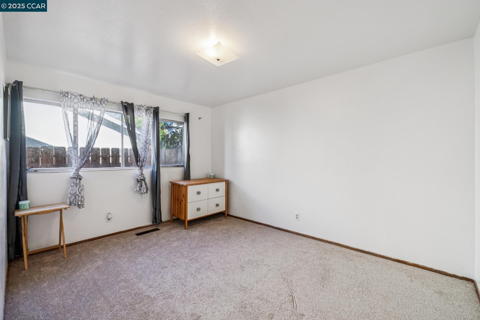 Detail Gallery Image 32 of 43 For 10910 Glen Artney St, Oakland,  CA 94605 - 3 Beds | 2 Baths