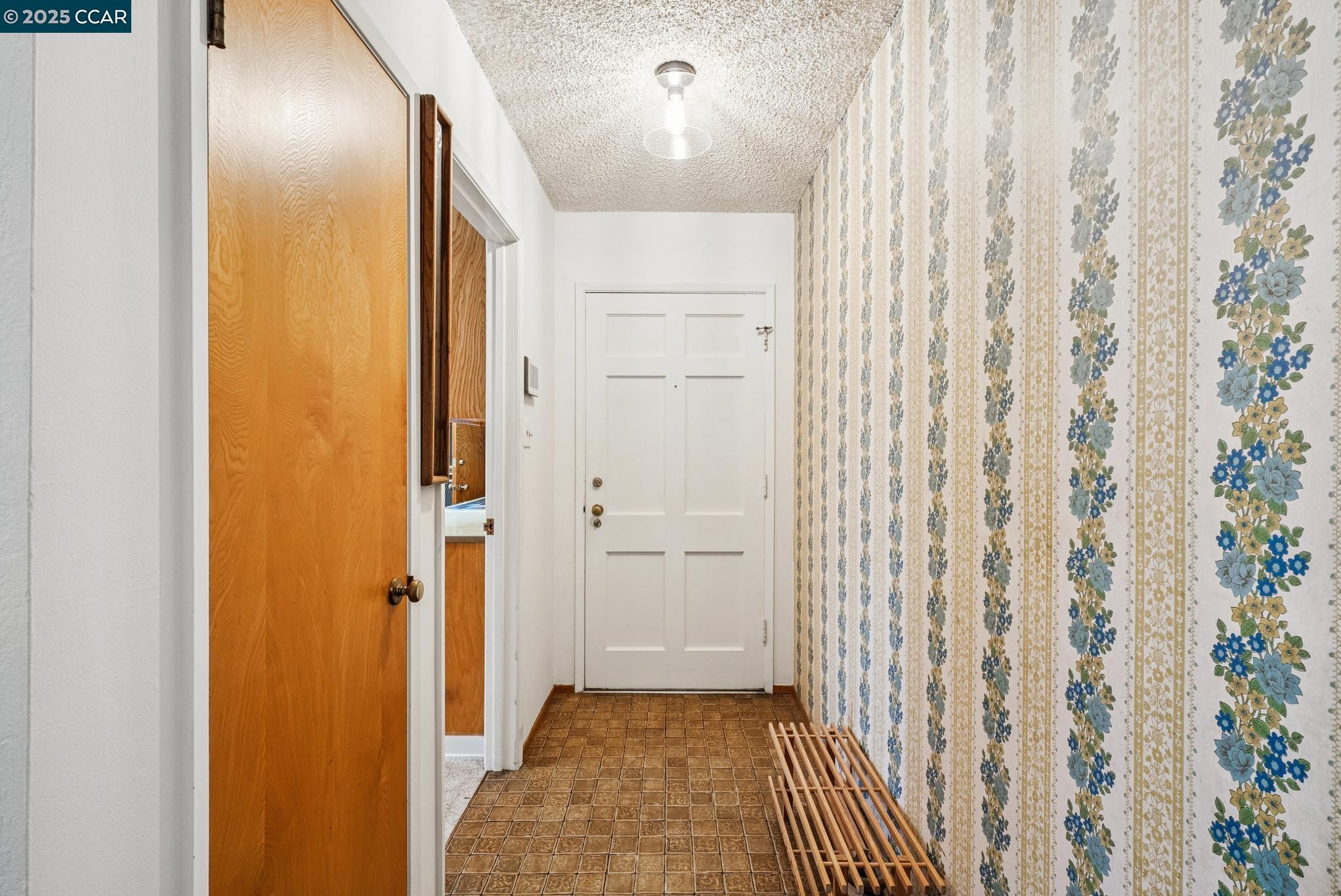 Detail Gallery Image 7 of 43 For 10910 Glen Artney St, Oakland,  CA 94605 - 3 Beds | 2 Baths