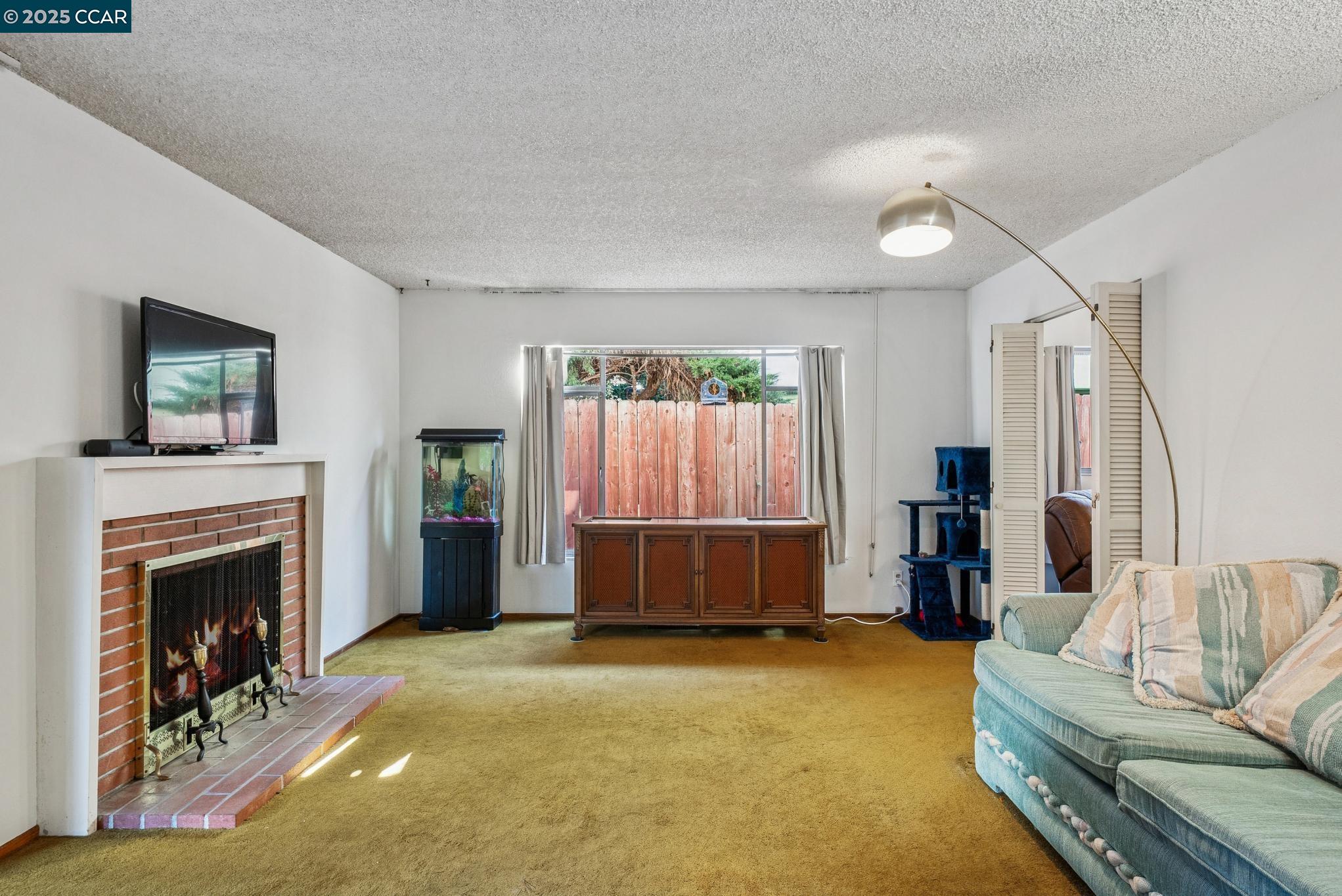 Detail Gallery Image 10 of 43 For 10910 Glen Artney St, Oakland,  CA 94605 - 3 Beds | 2 Baths