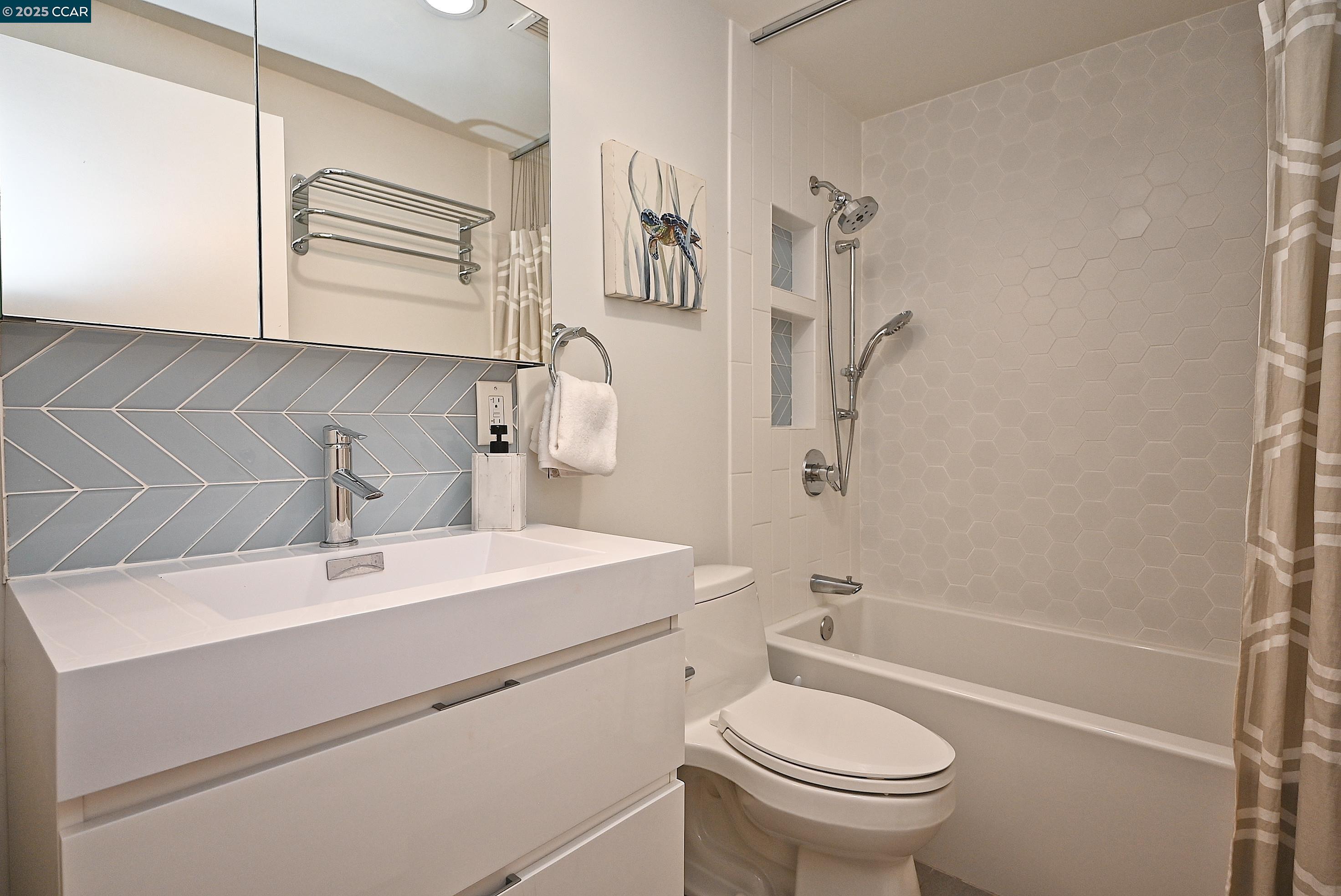 Detail Gallery Image 31 of 38 For 1555 Lakeside Drive #184,  Oakland,  CA 94612 - 2 Beds | 2 Baths