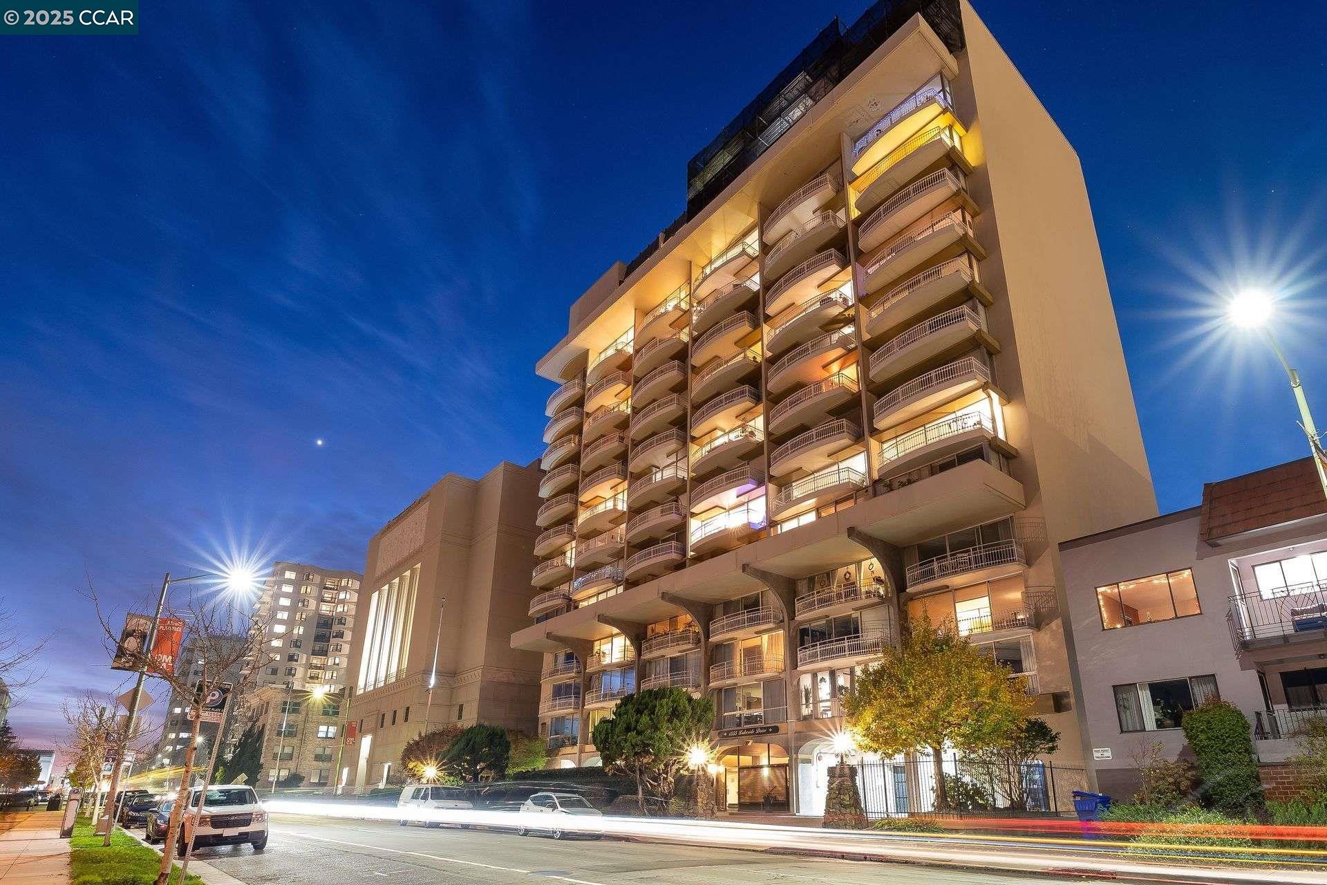 Detail Gallery Image 5 of 38 For 1555 Lakeside Drive #184,  Oakland,  CA 94612 - 2 Beds | 2 Baths