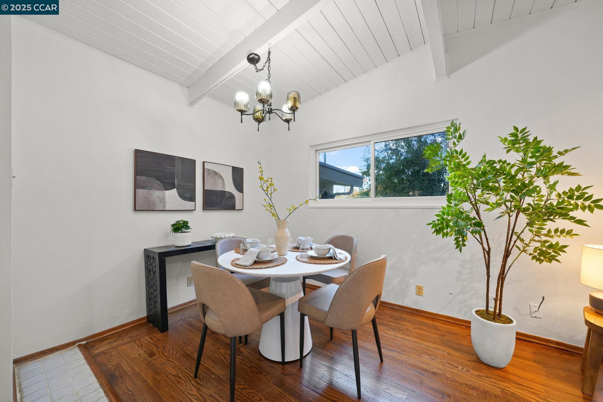 Detail Gallery Image 12 of 35 For 3950 Milton Dr, El Sobrante,  CA 94803 - 3 Beds | 2 Baths