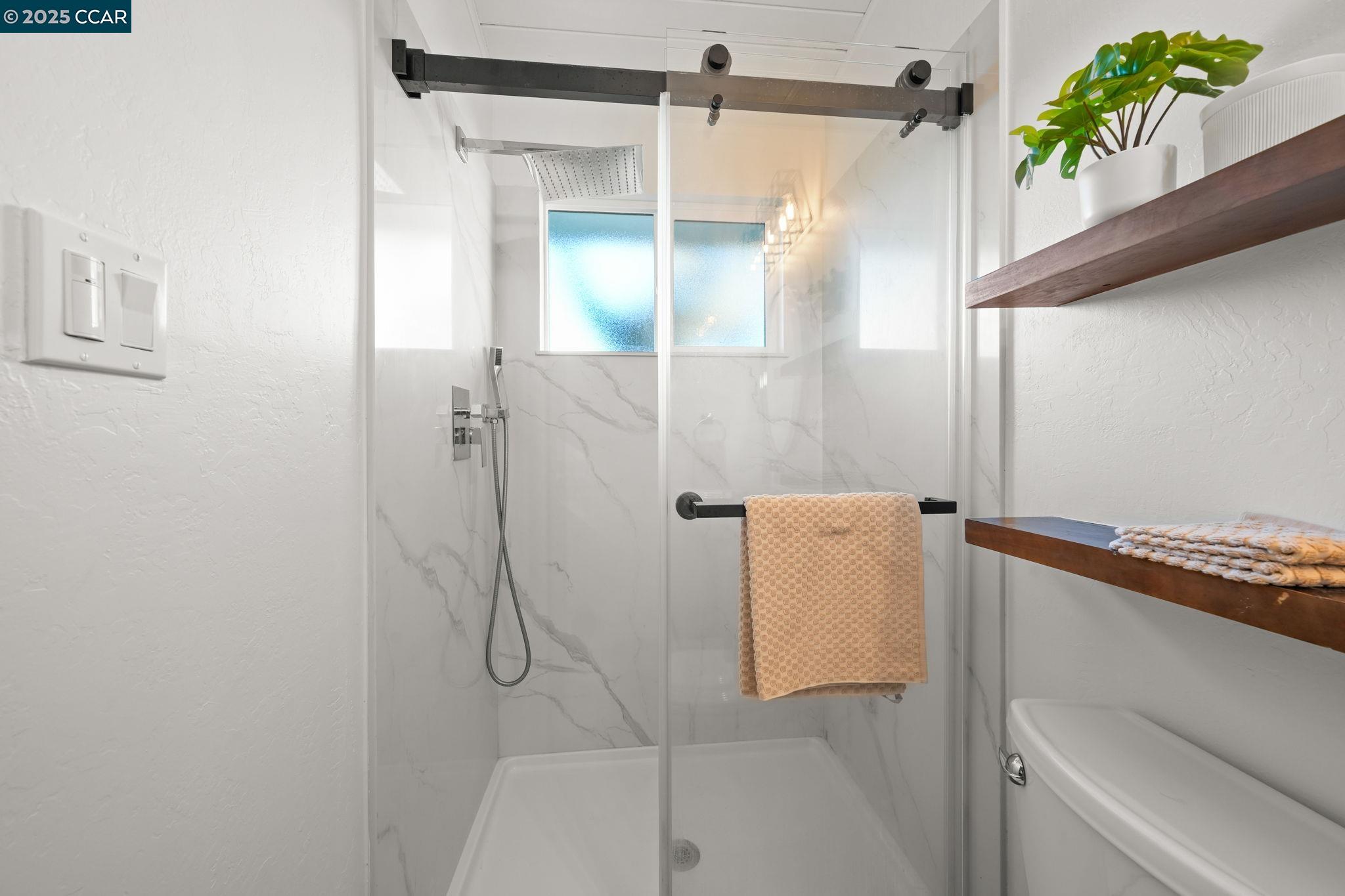 Detail Gallery Image 20 of 35 For 3950 Milton Dr, El Sobrante,  CA 94803 - 3 Beds | 2 Baths