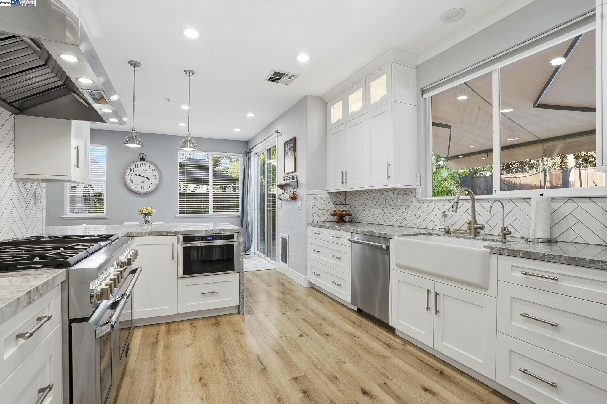 Detail Gallery Image 11 of 44 For 1622 Altamont Cir, Livermore,  CA 94551 - 5 Beds | 3 Baths