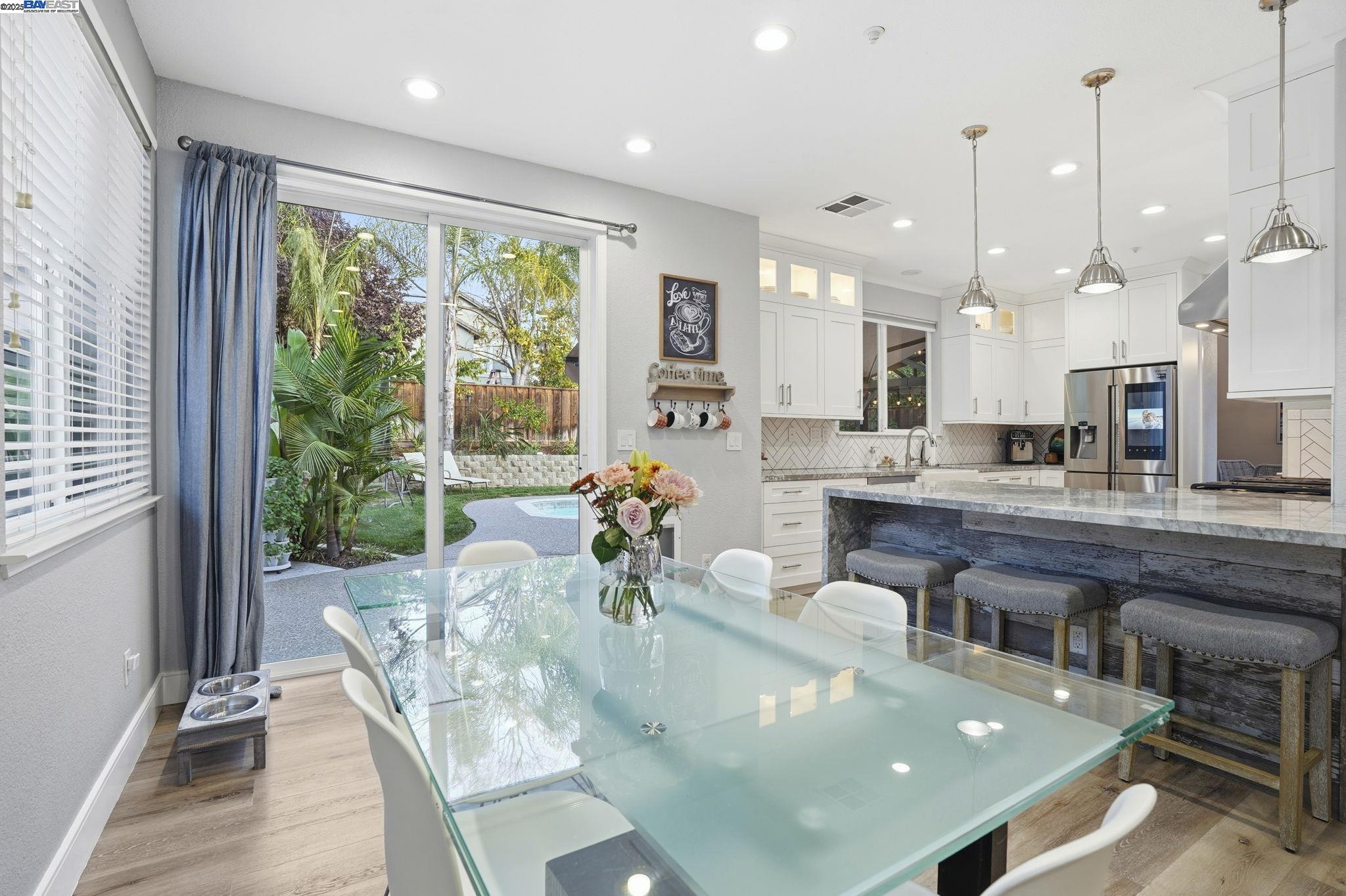 Detail Gallery Image 14 of 44 For 1622 Altamont Cir, Livermore,  CA 94551 - 5 Beds | 3 Baths