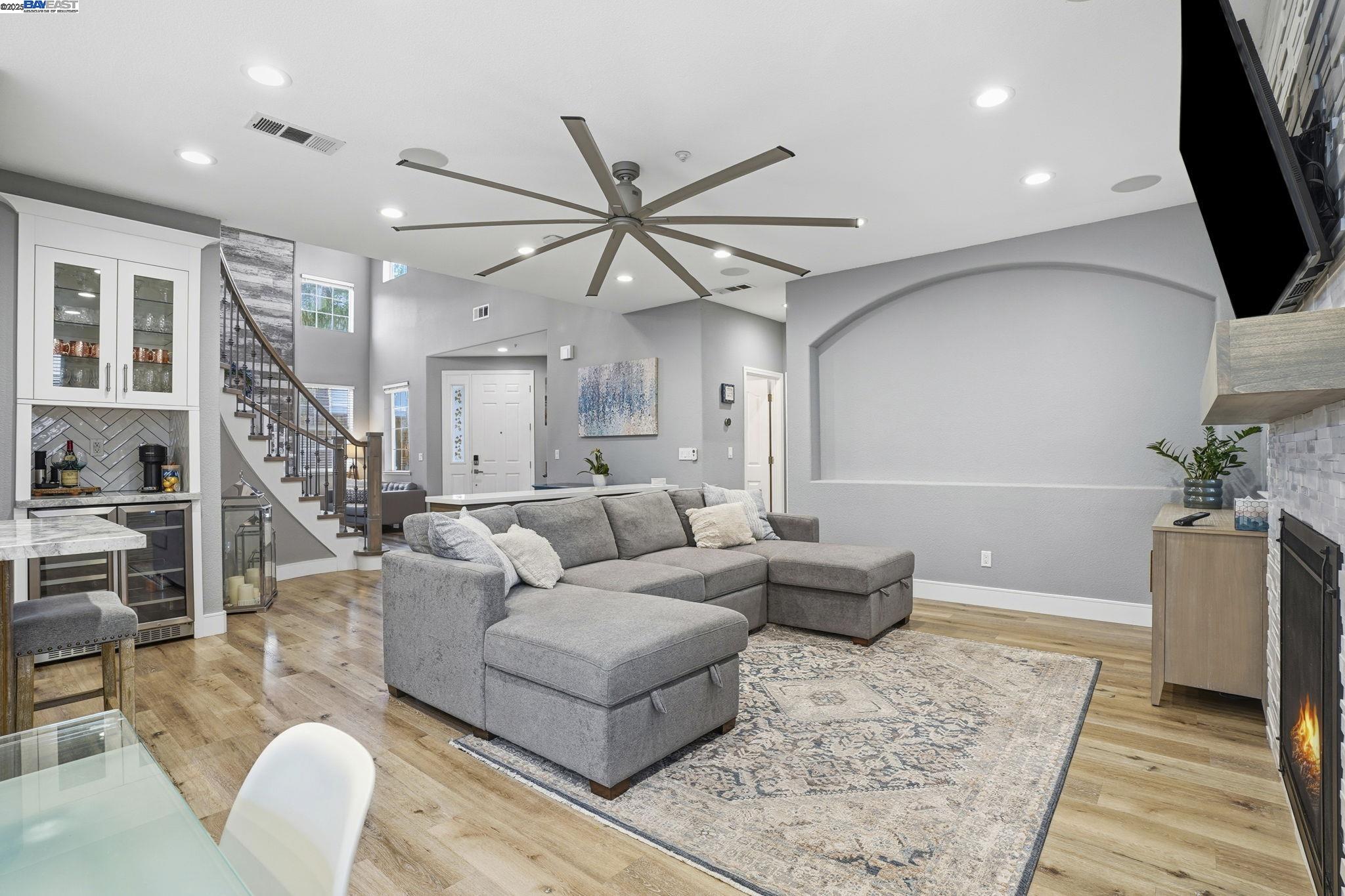 Detail Gallery Image 15 of 44 For 1622 Altamont Cir, Livermore,  CA 94551 - 5 Beds | 3 Baths