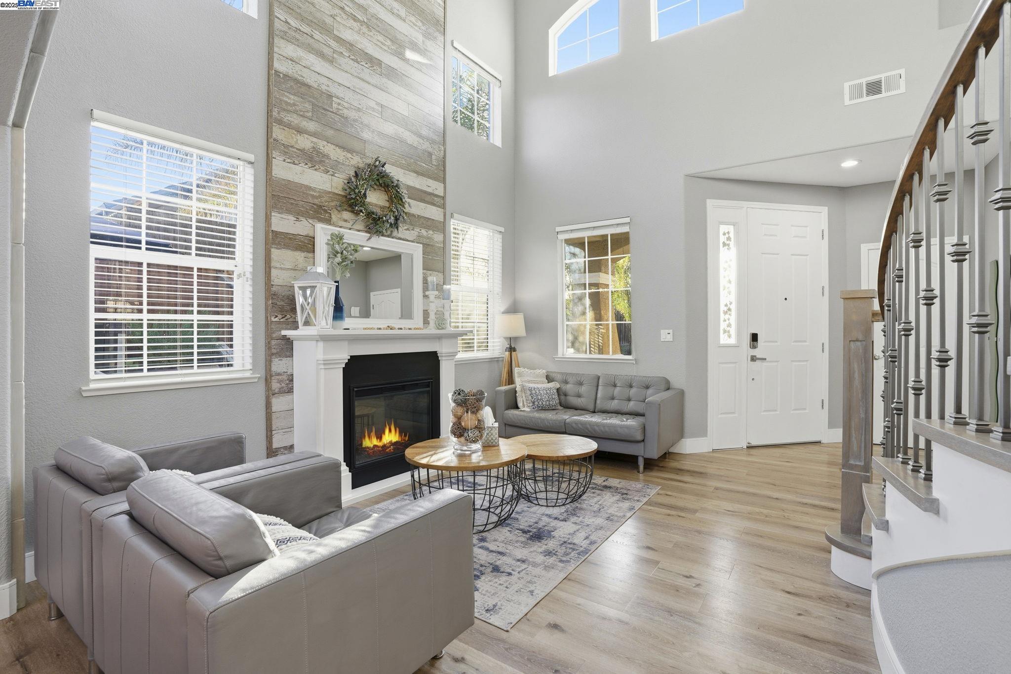 Detail Gallery Image 3 of 44 For 1622 Altamont Cir, Livermore,  CA 94551 - 5 Beds | 3 Baths