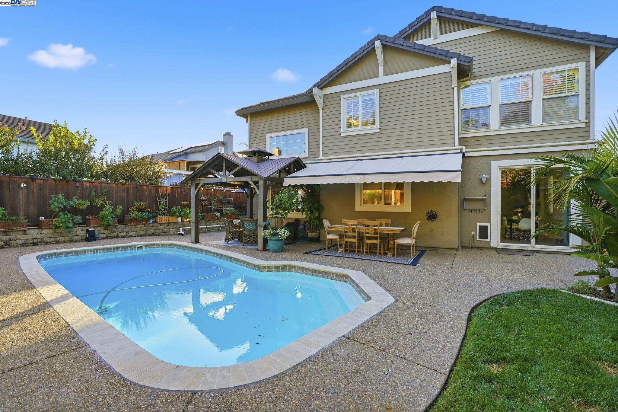 Detail Gallery Image 37 of 44 For 1622 Altamont Cir, Livermore,  CA 94551 - 5 Beds | 3 Baths