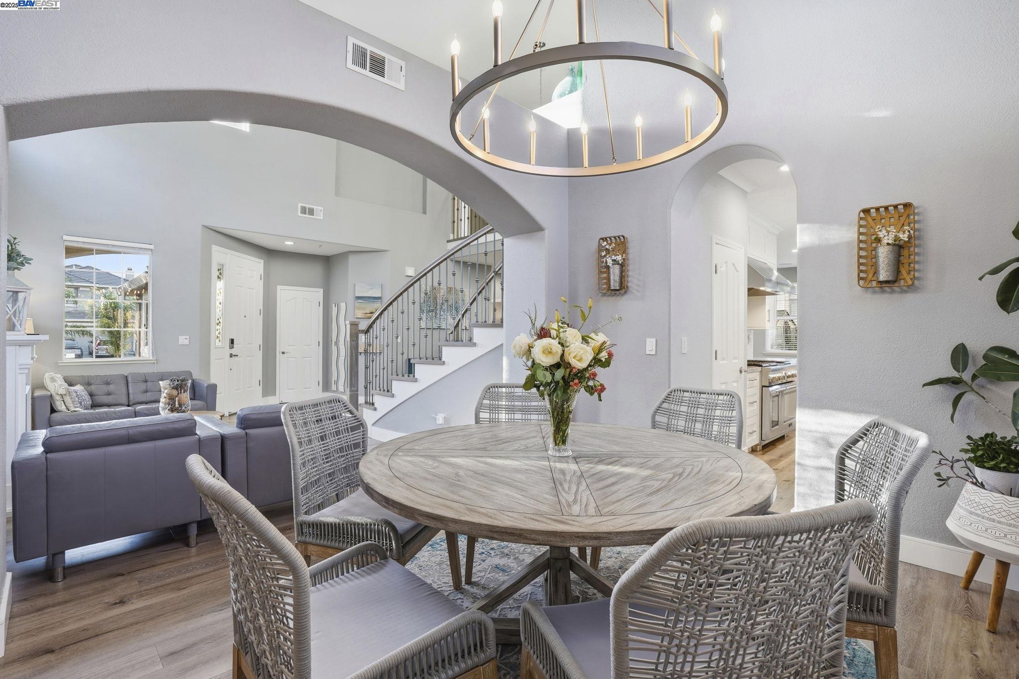 Detail Gallery Image 8 of 44 For 1622 Altamont Cir, Livermore,  CA 94551 - 5 Beds | 3 Baths