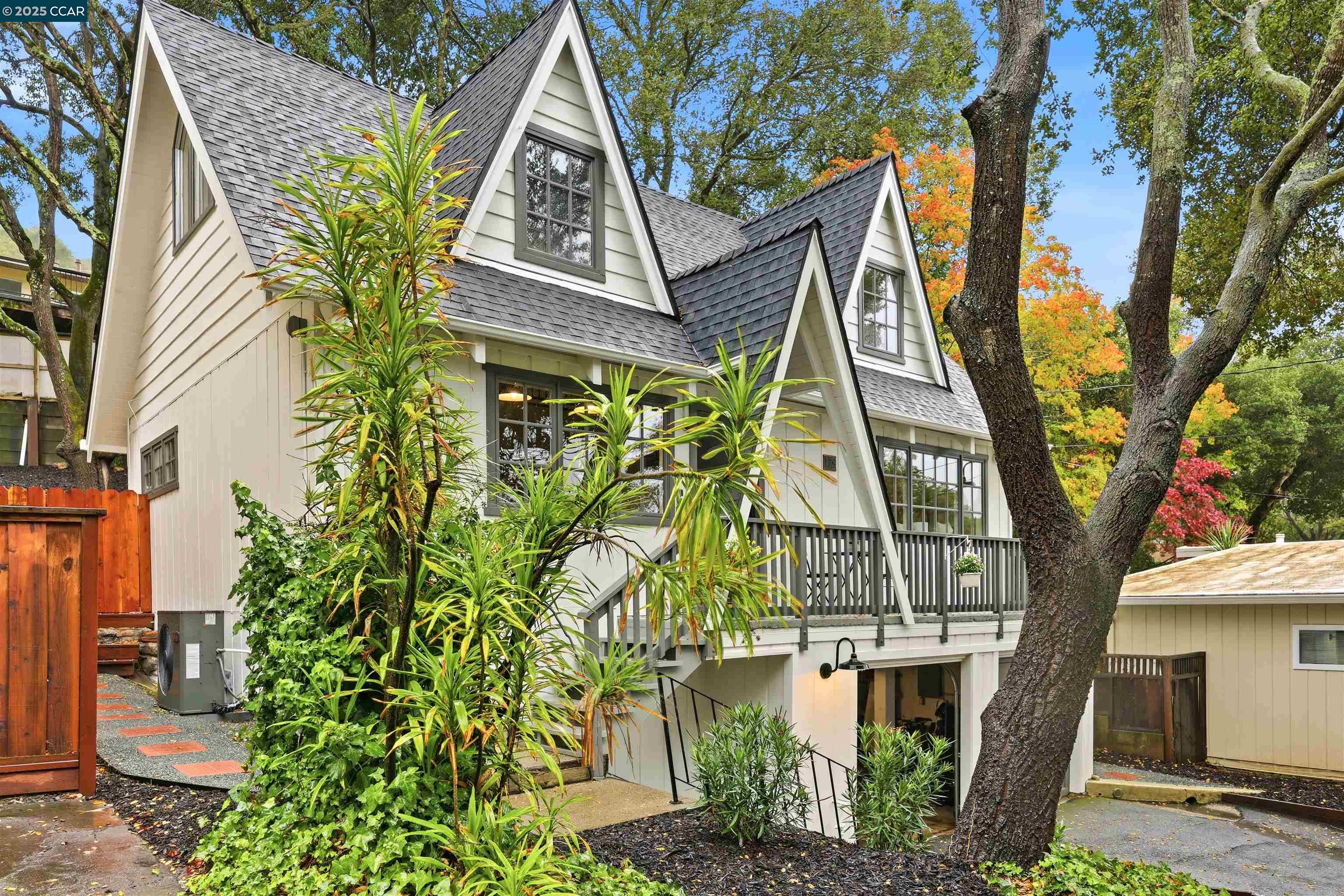 Detail Gallery Image 2 of 22 For 129 Spring Rd, Orinda,  CA 94563 - 3 Beds | 2 Baths