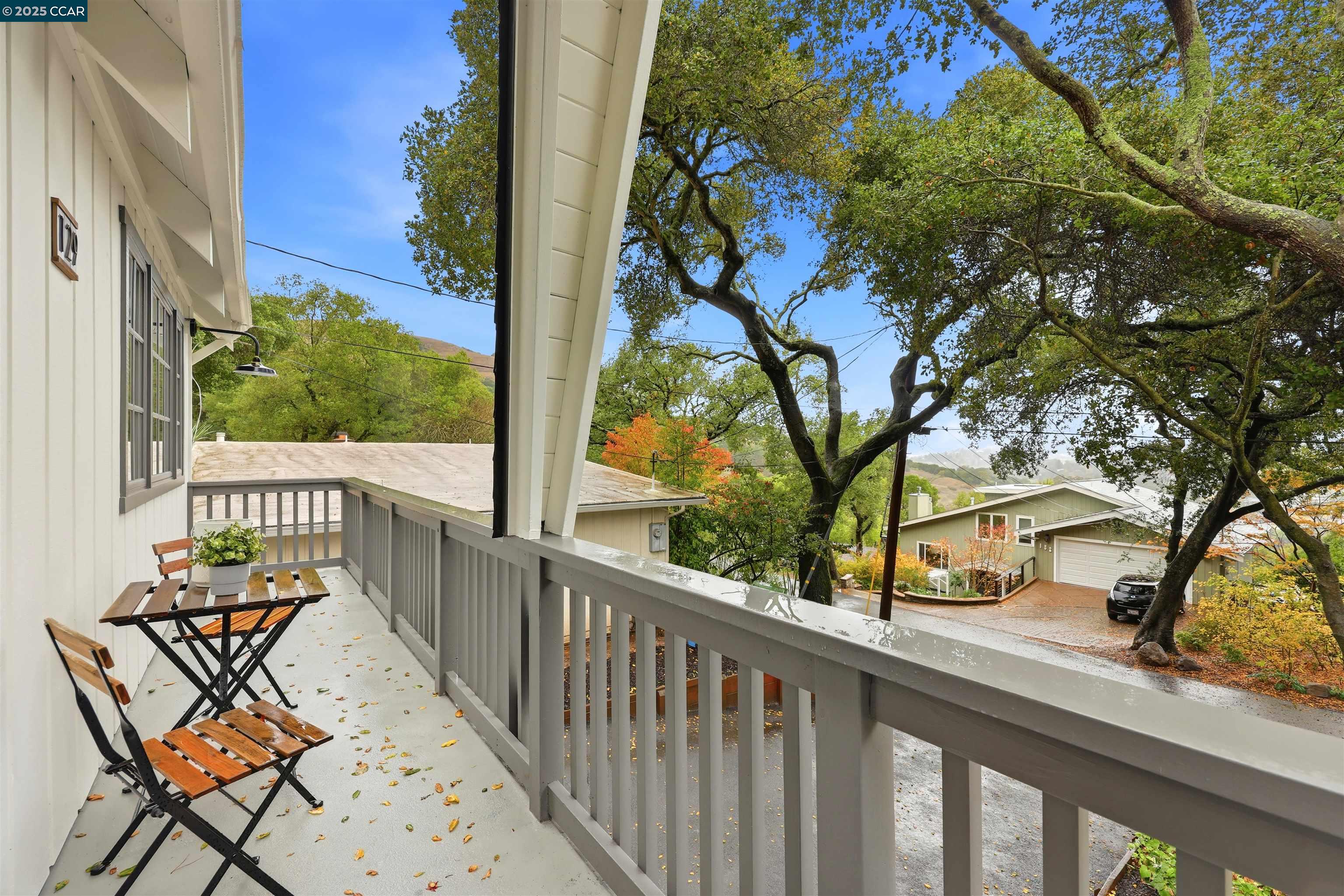 Detail Gallery Image 3 of 22 For 129 Spring Rd, Orinda,  CA 94563 - 3 Beds | 2 Baths