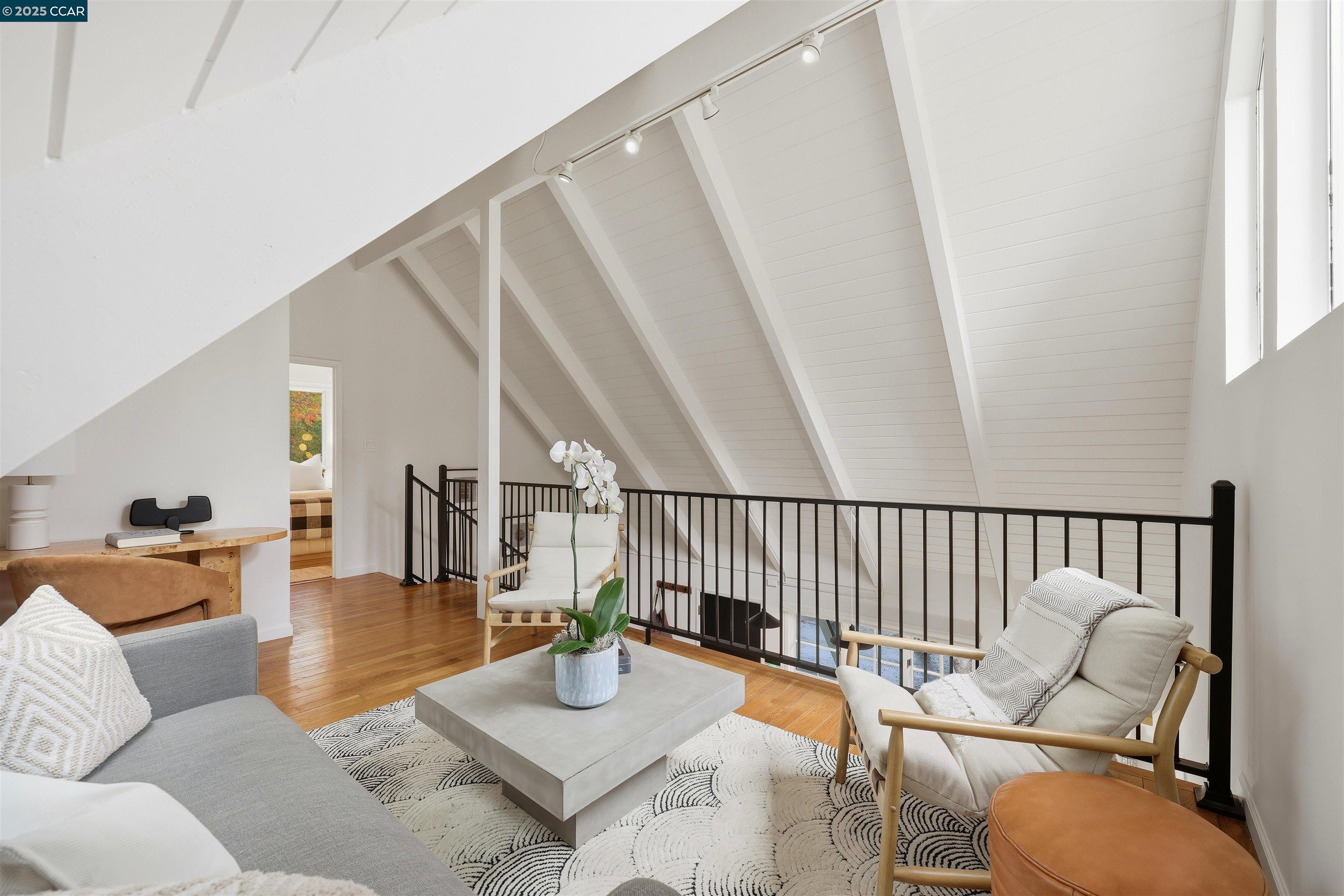 Detail Gallery Image 6 of 22 For 129 Spring Rd, Orinda,  CA 94563 - 3 Beds | 2 Baths