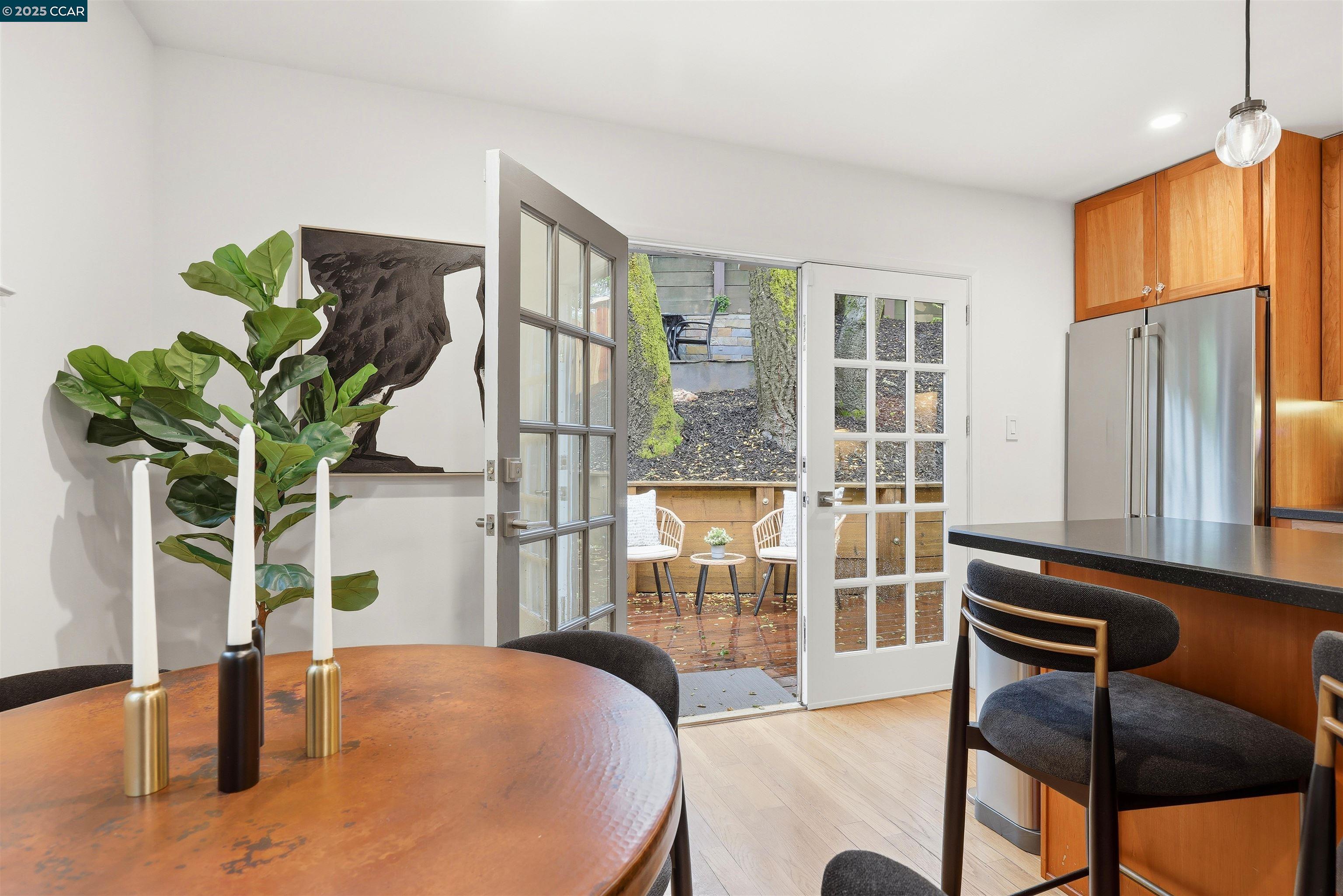 Detail Gallery Image 9 of 22 For 129 Spring Rd, Orinda,  CA 94563 - 3 Beds | 2 Baths