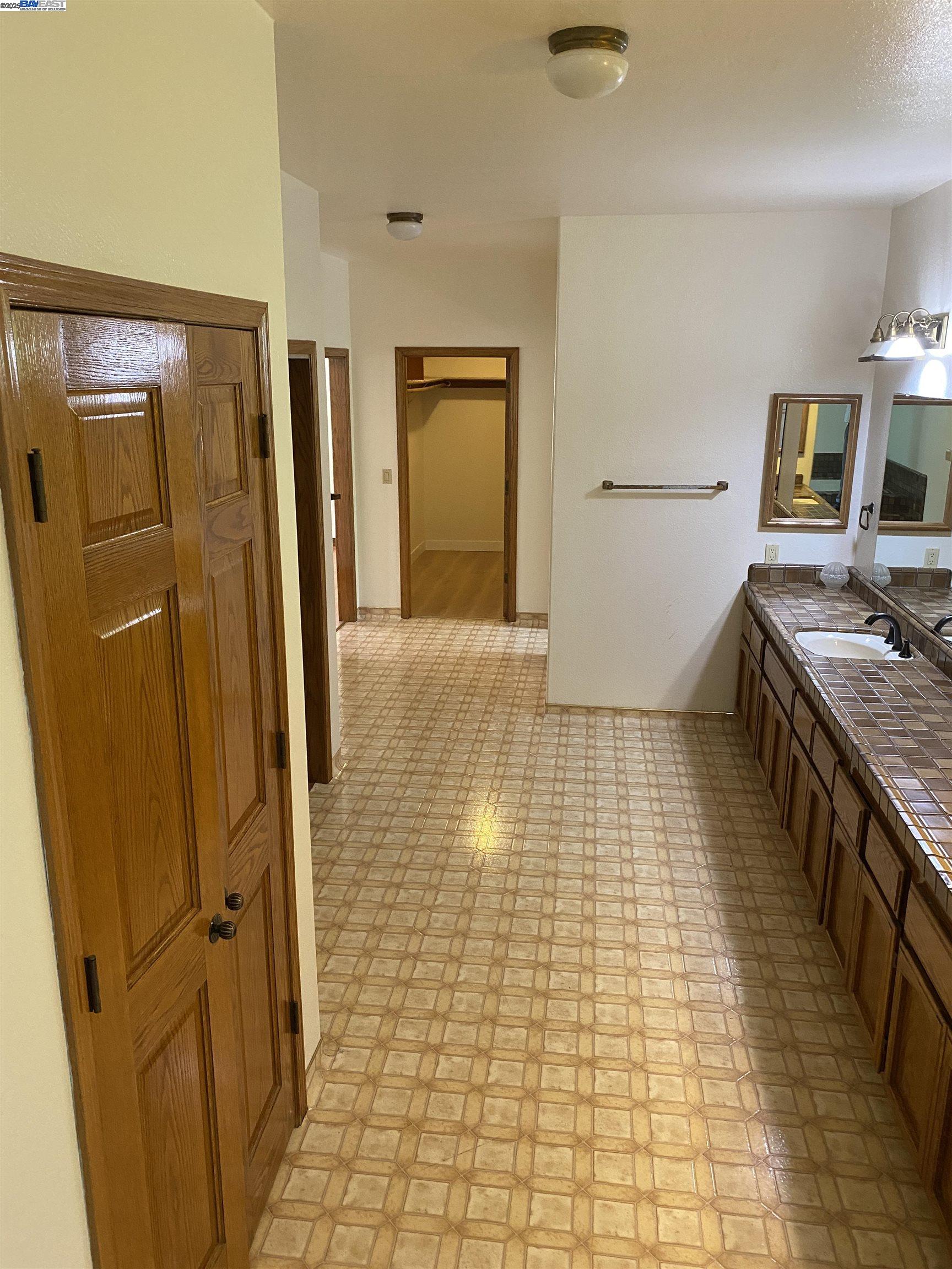 Detail Gallery Image 2 of 38 For 11 Foothill Lane, Pleasanton,  CA 94588 - 4 Beds | 4 Baths