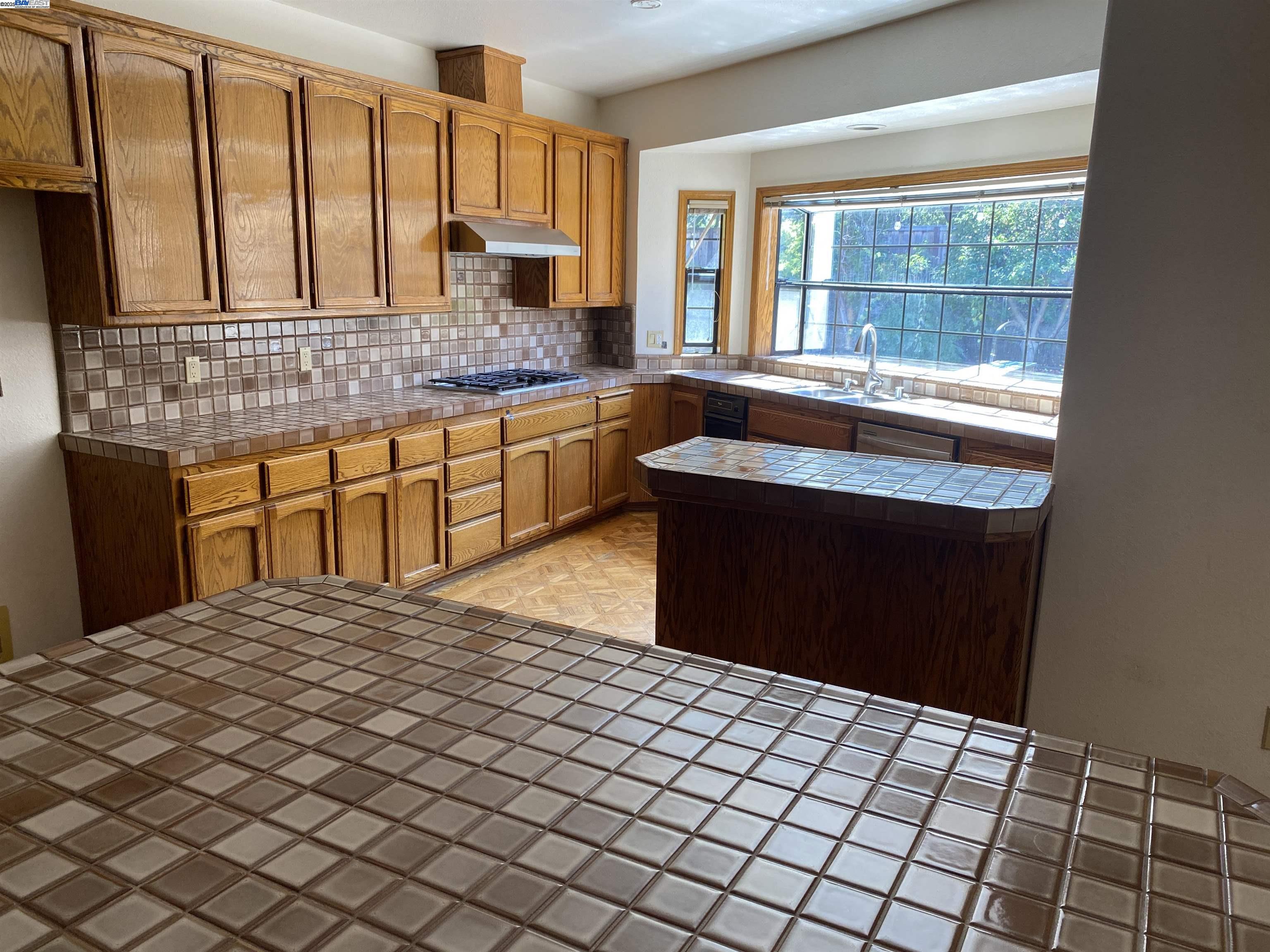 Detail Gallery Image 30 of 38 For 11 Foothill Lane, Pleasanton,  CA 94588 - 4 Beds | 4 Baths