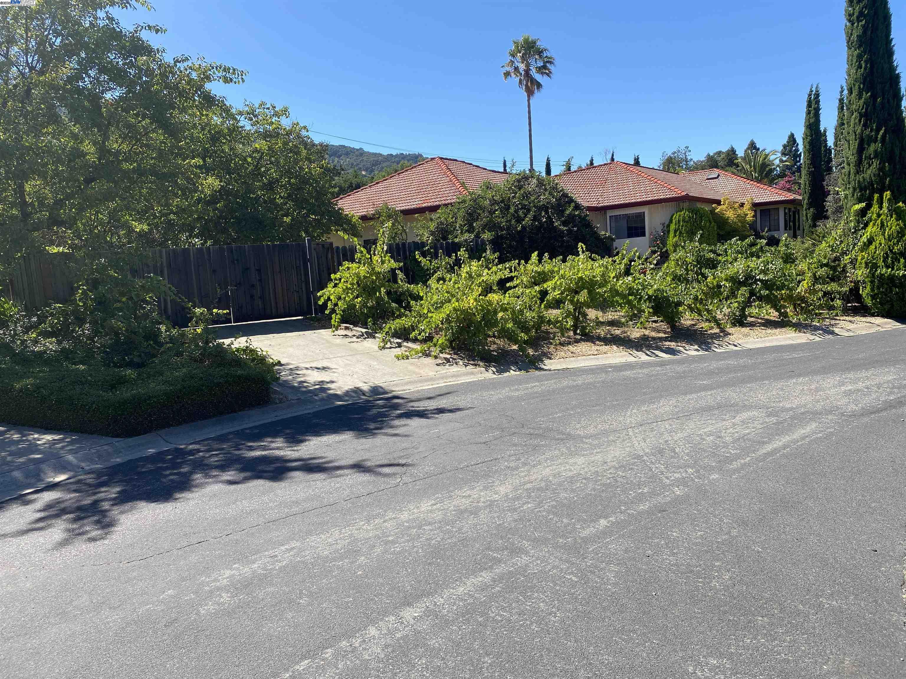 Detail Gallery Image 37 of 38 For 11 Foothill Lane, Pleasanton,  CA 94588 - 4 Beds | 4 Baths