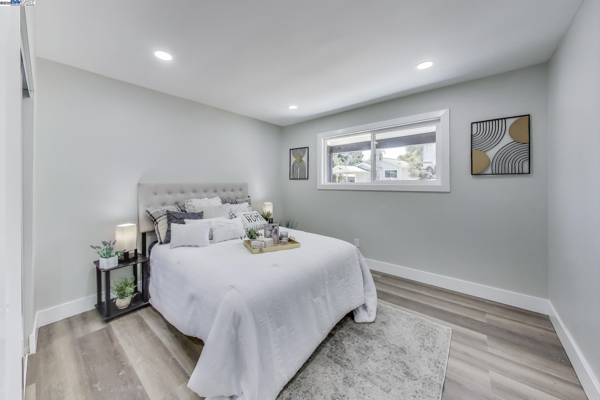 Detail Gallery Image 5 of 26 For 2131 Pomona Ave, Martinez,  CA 94553 - 4 Beds | 2 Baths