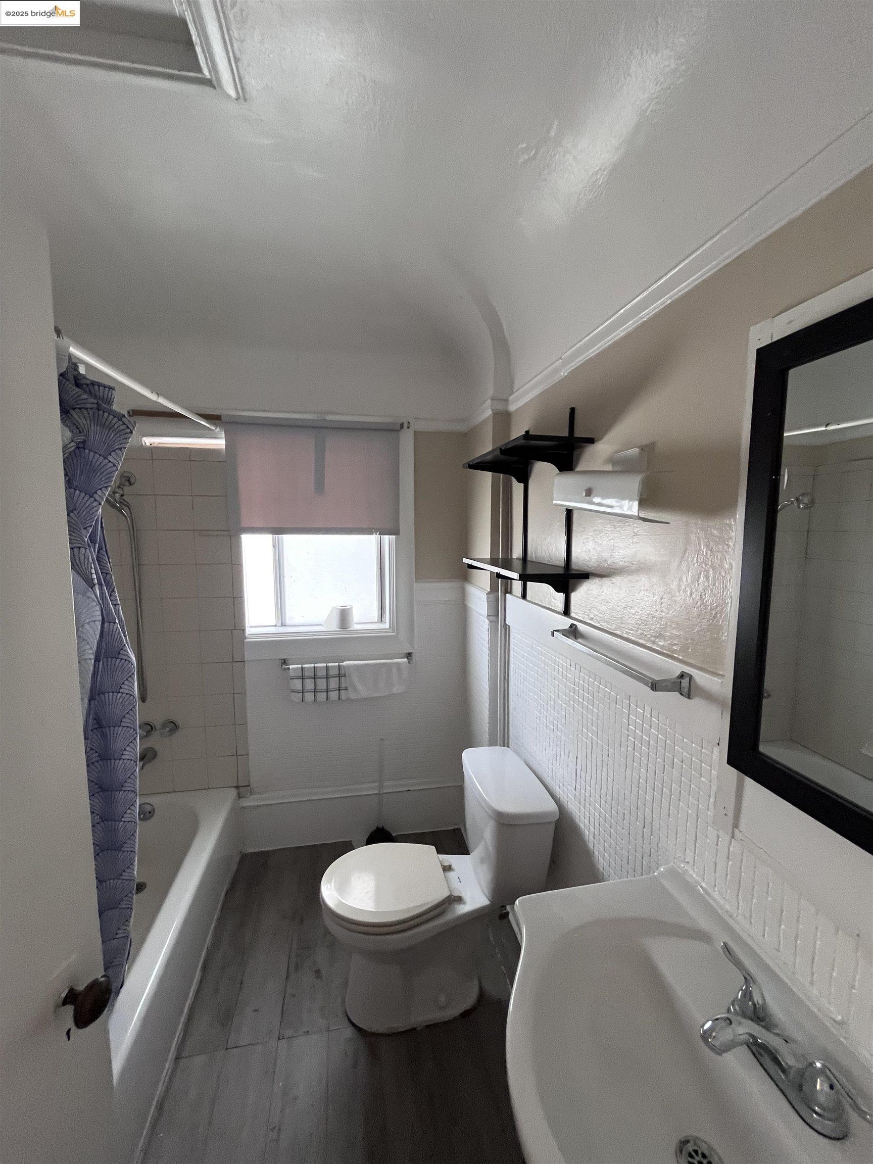 Detail Gallery Image 18 of 23 For 699 33rd St, Oakland,  CA 94609 - – Beds | – Baths