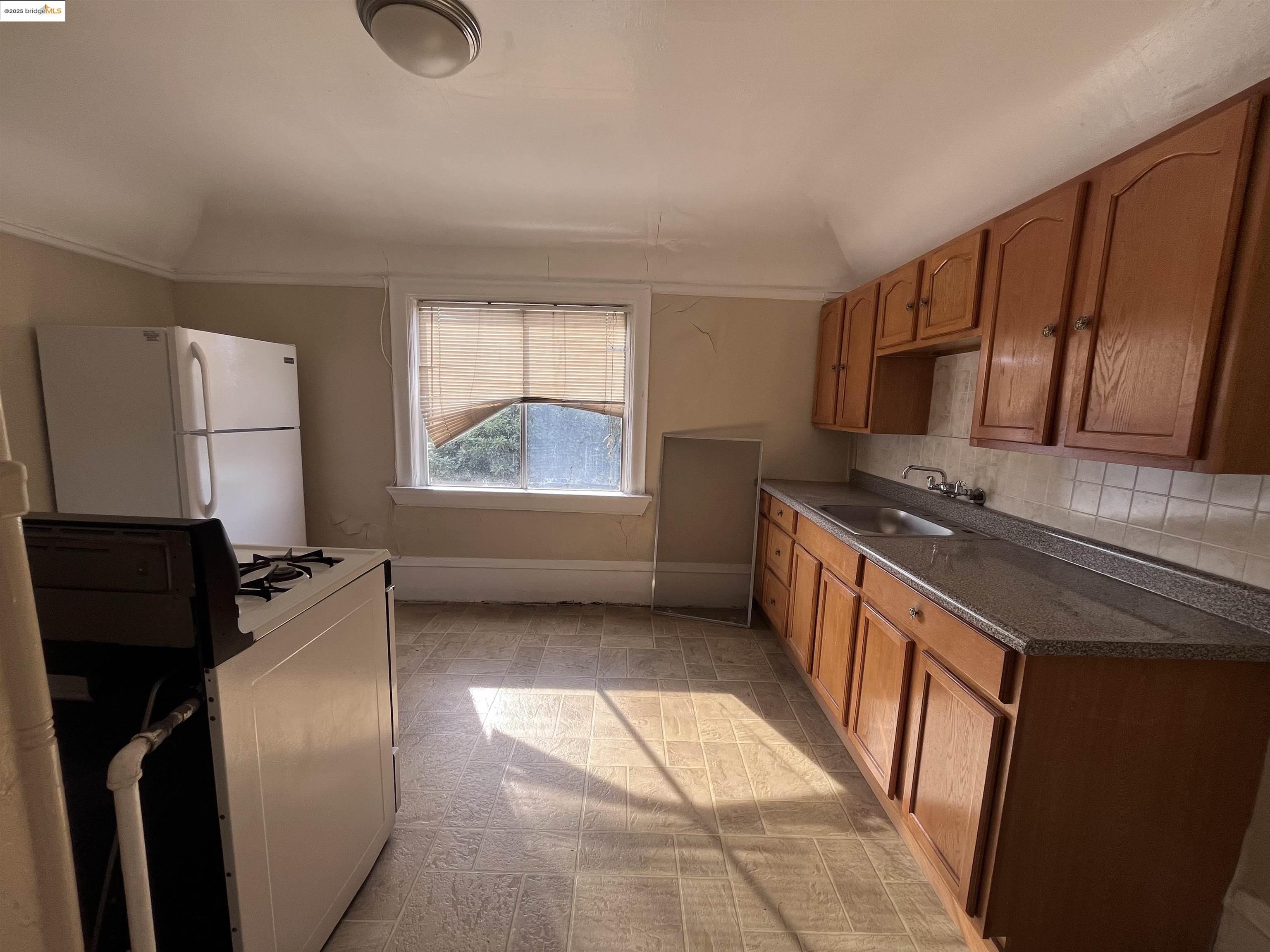 Detail Gallery Image 21 of 23 For 699 33rd St, Oakland,  CA 94609 - – Beds | – Baths