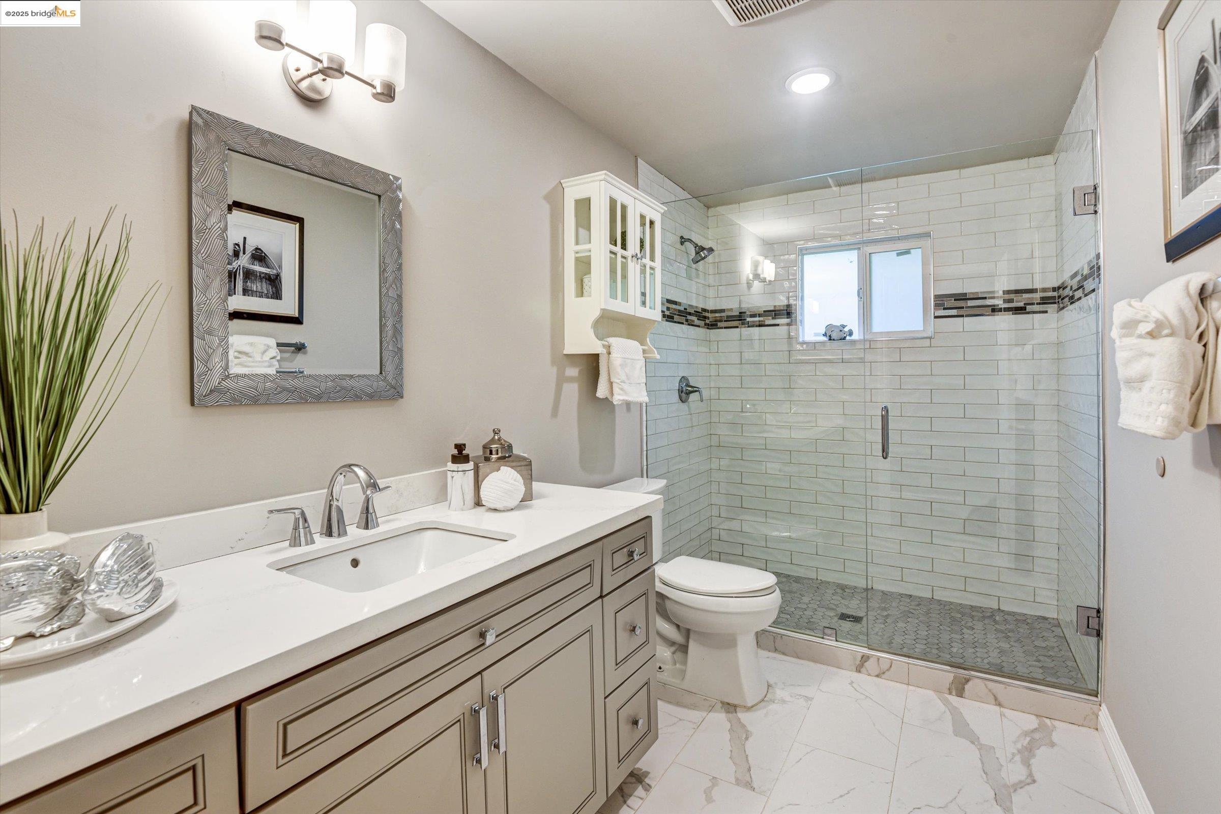 Detail Gallery Image 18 of 27 For 7 Saint Stephens Dr, Orinda,  CA 94563 - 3 Beds | 2 Baths