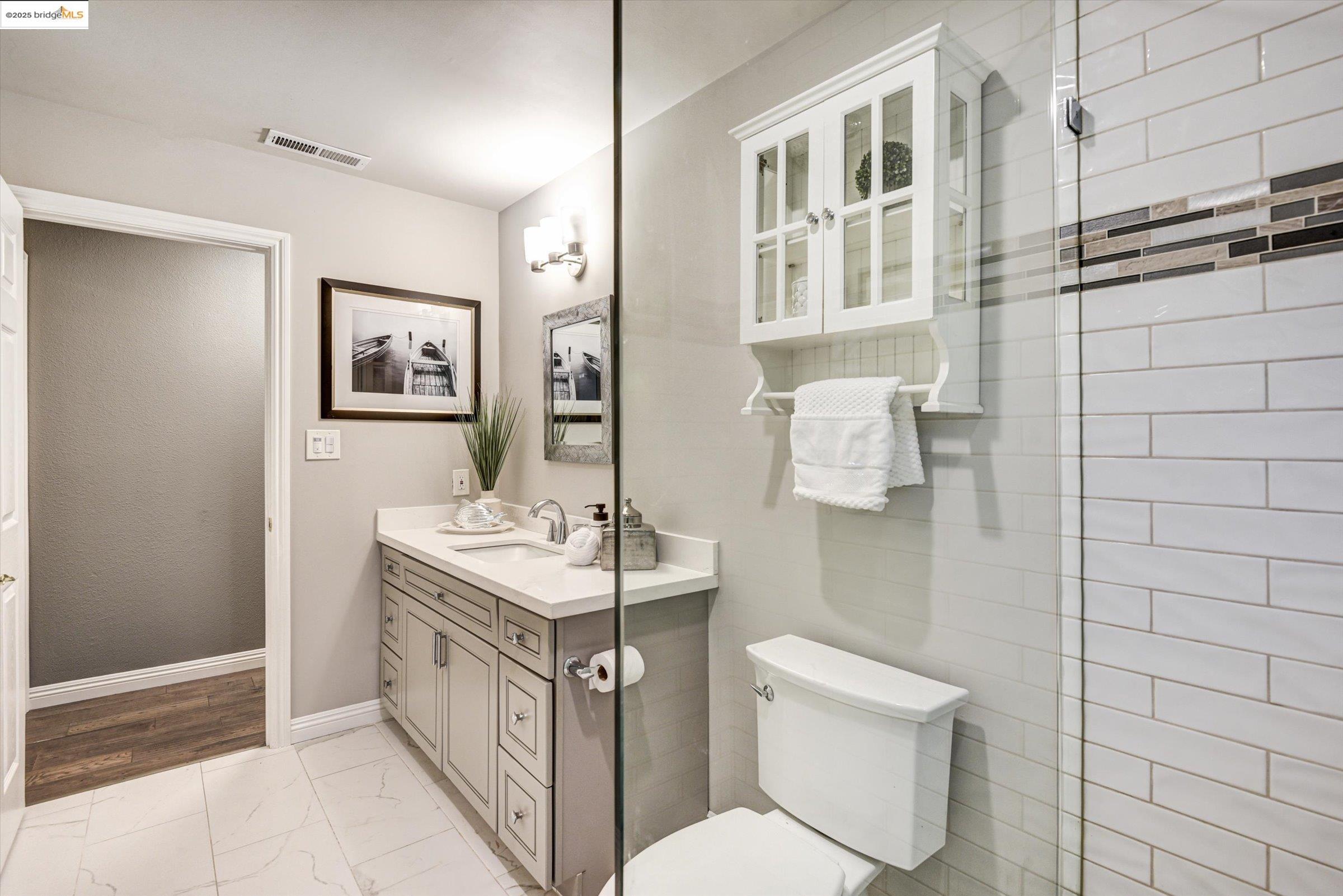 Detail Gallery Image 19 of 27 For 7 Saint Stephens Dr, Orinda,  CA 94563 - 3 Beds | 2 Baths