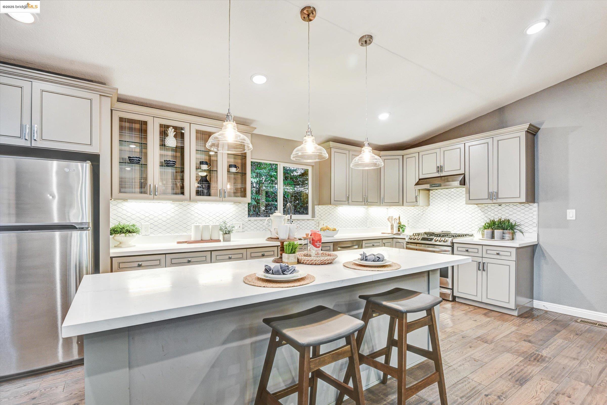 Detail Gallery Image 8 of 27 For 7 Saint Stephens Dr, Orinda,  CA 94563 - 3 Beds | 2 Baths