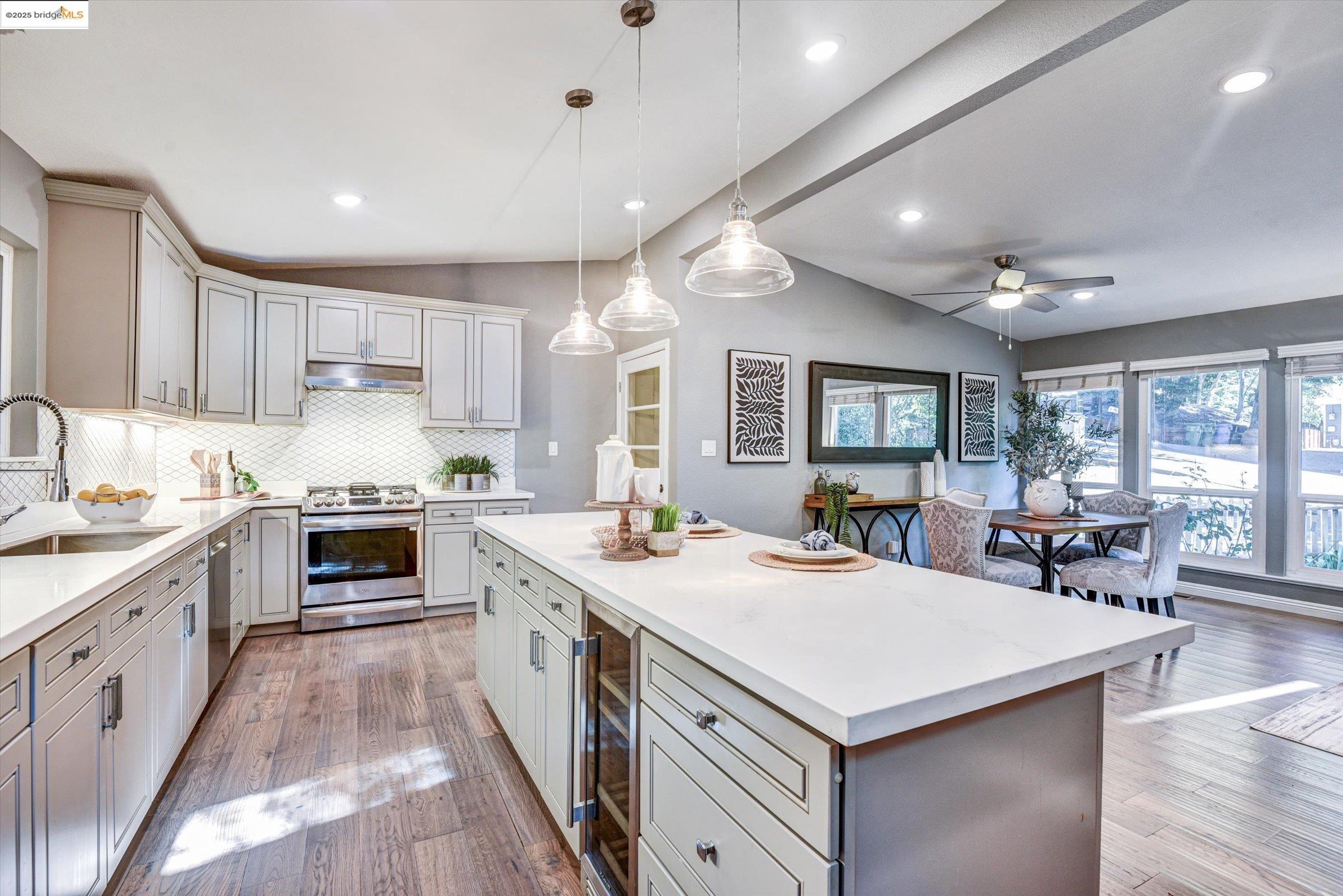 Detail Gallery Image 10 of 27 For 7 Saint Stephens Dr, Orinda,  CA 94563 - 3 Beds | 2 Baths