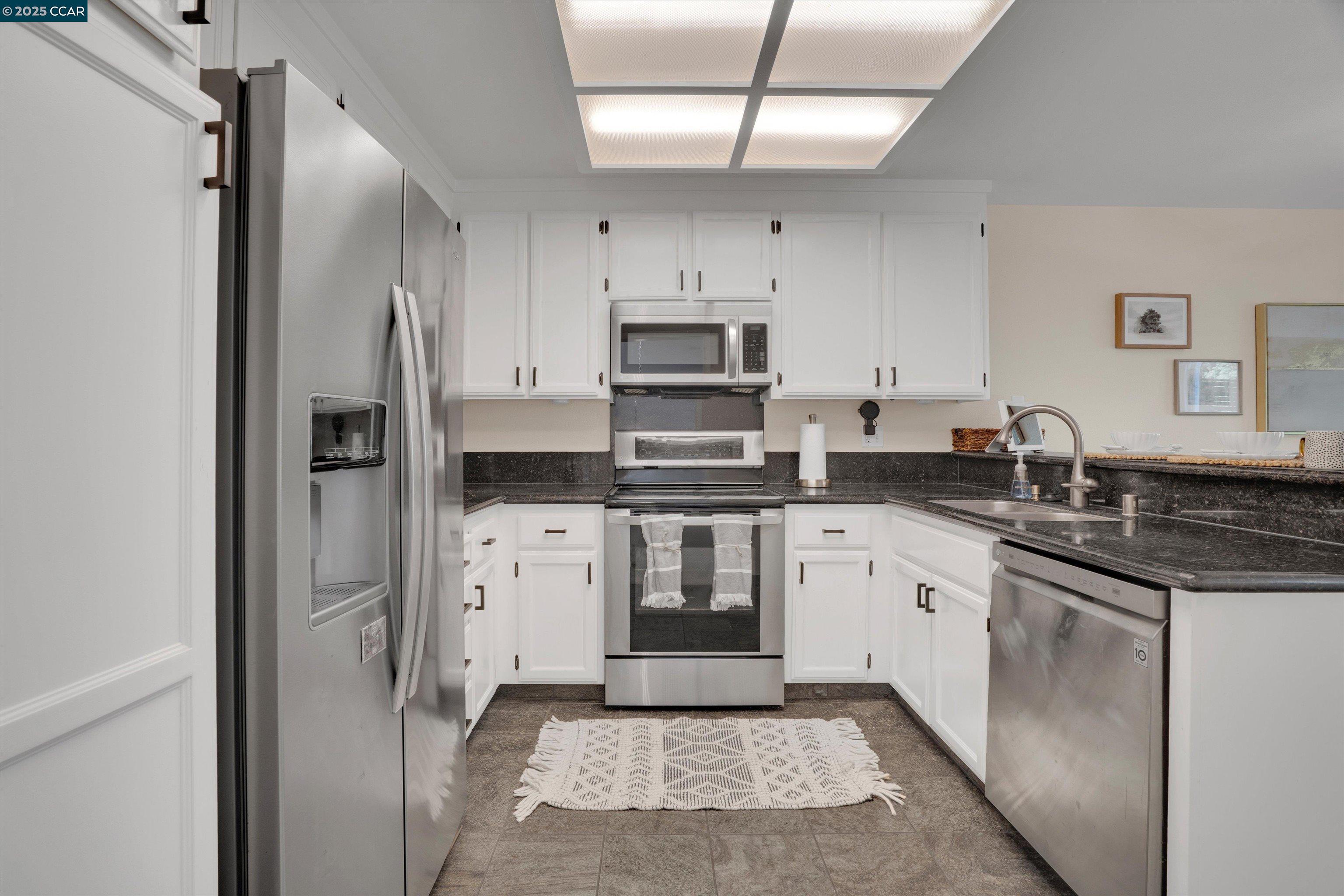 Detail Gallery Image 19 of 30 For 242 via El Dorado Ln, Martinez,  CA 94553 - 3 Beds | 2 Baths