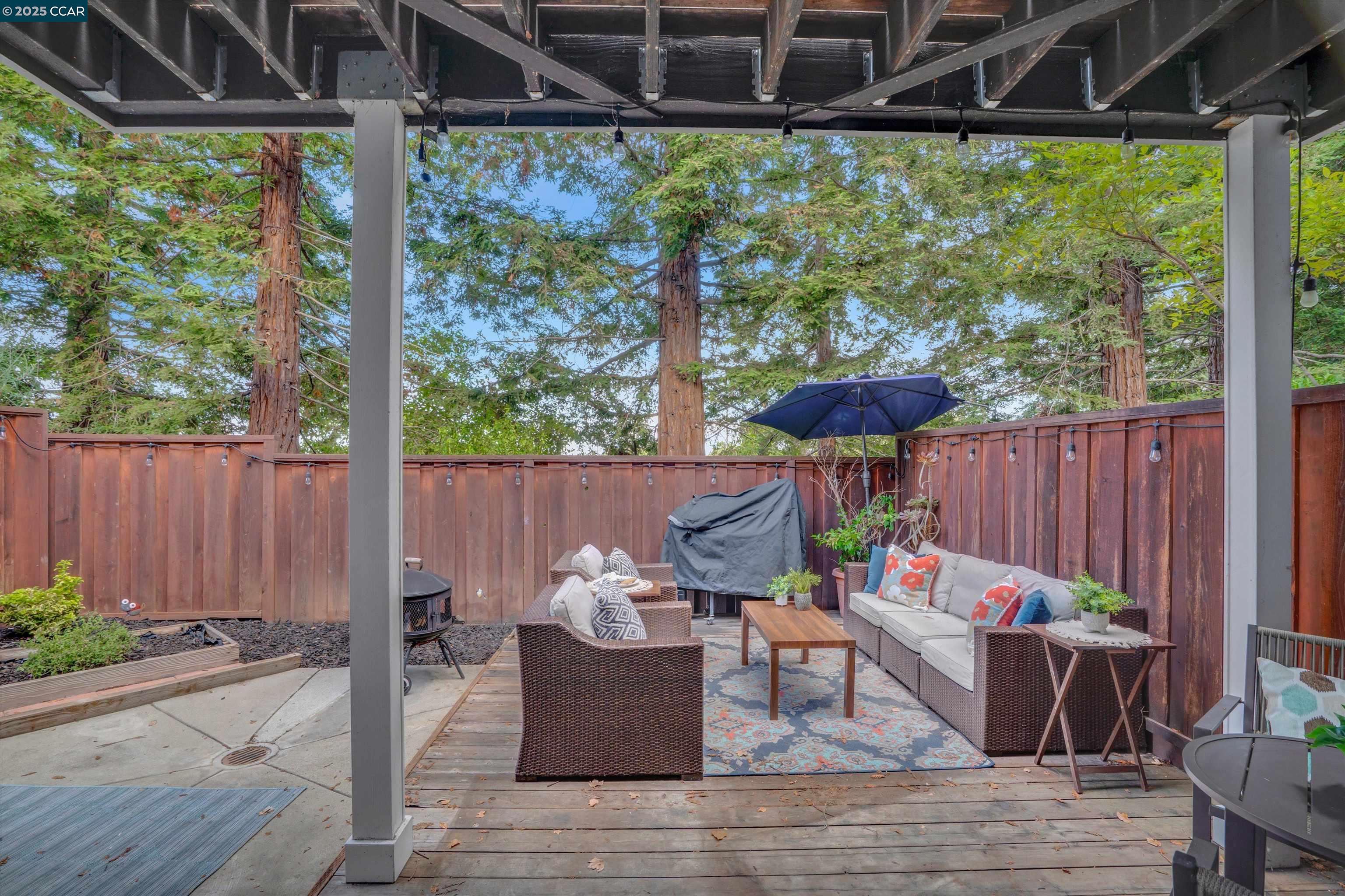 Detail Gallery Image 25 of 30 For 242 via El Dorado Ln, Martinez,  CA 94553 - 3 Beds | 2 Baths