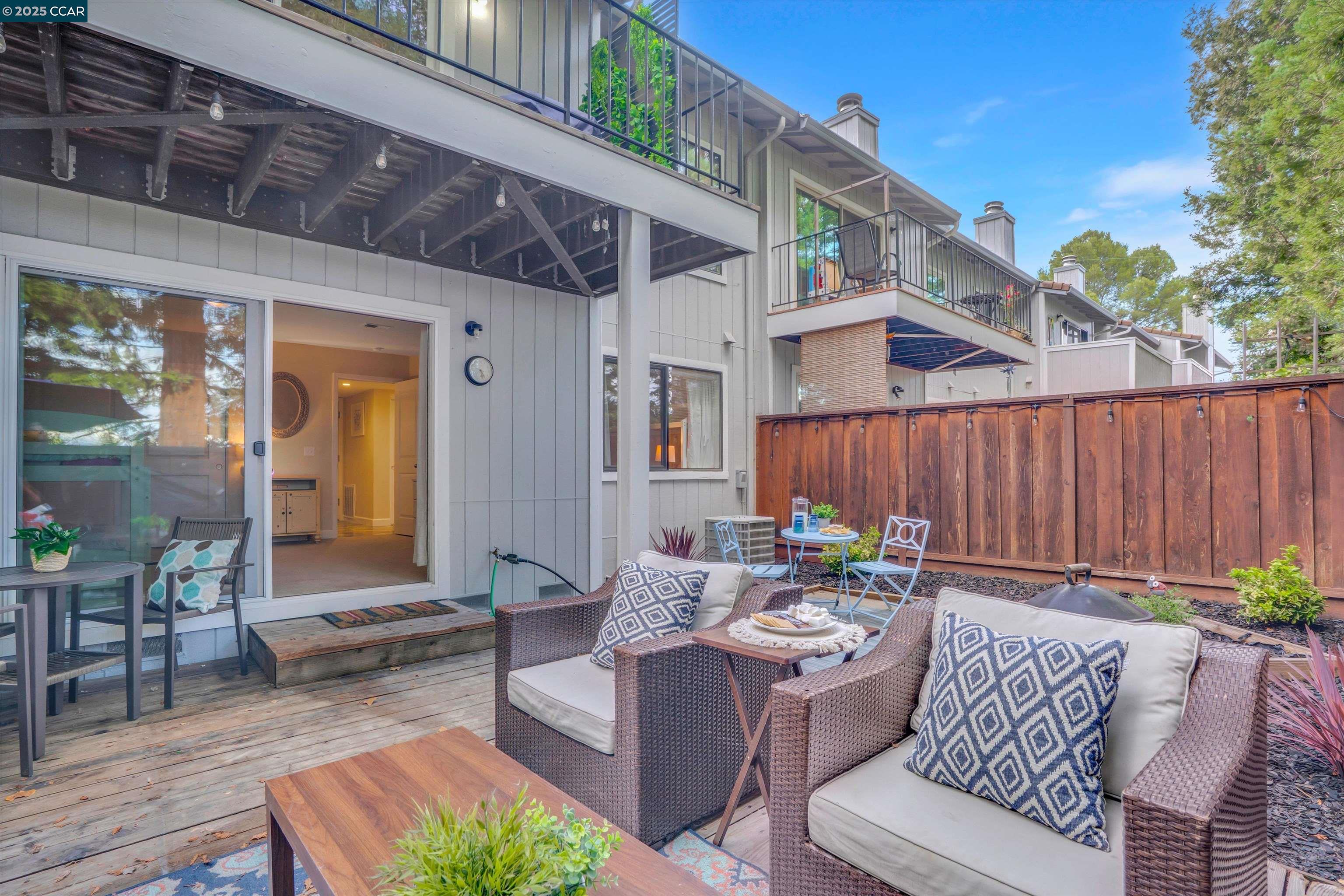 Detail Gallery Image 26 of 30 For 242 via El Dorado Ln, Martinez,  CA 94553 - 3 Beds | 2 Baths