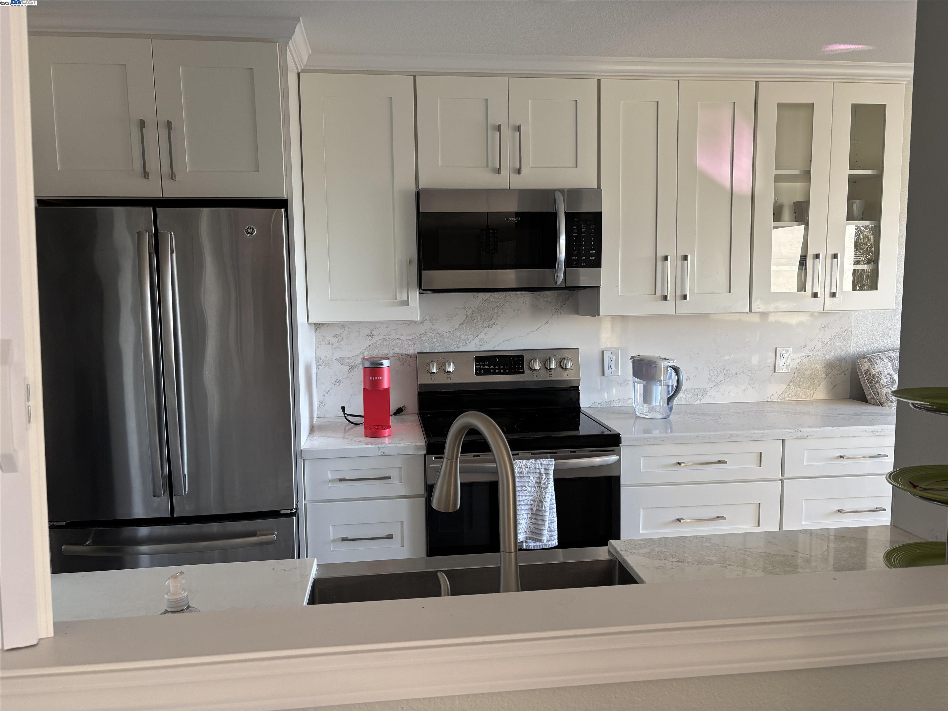 Detail Gallery Image 2 of 36 For 21109 Gary Dr #206,  Hayward,  CA 94546 - 1 Beds | 1 Baths