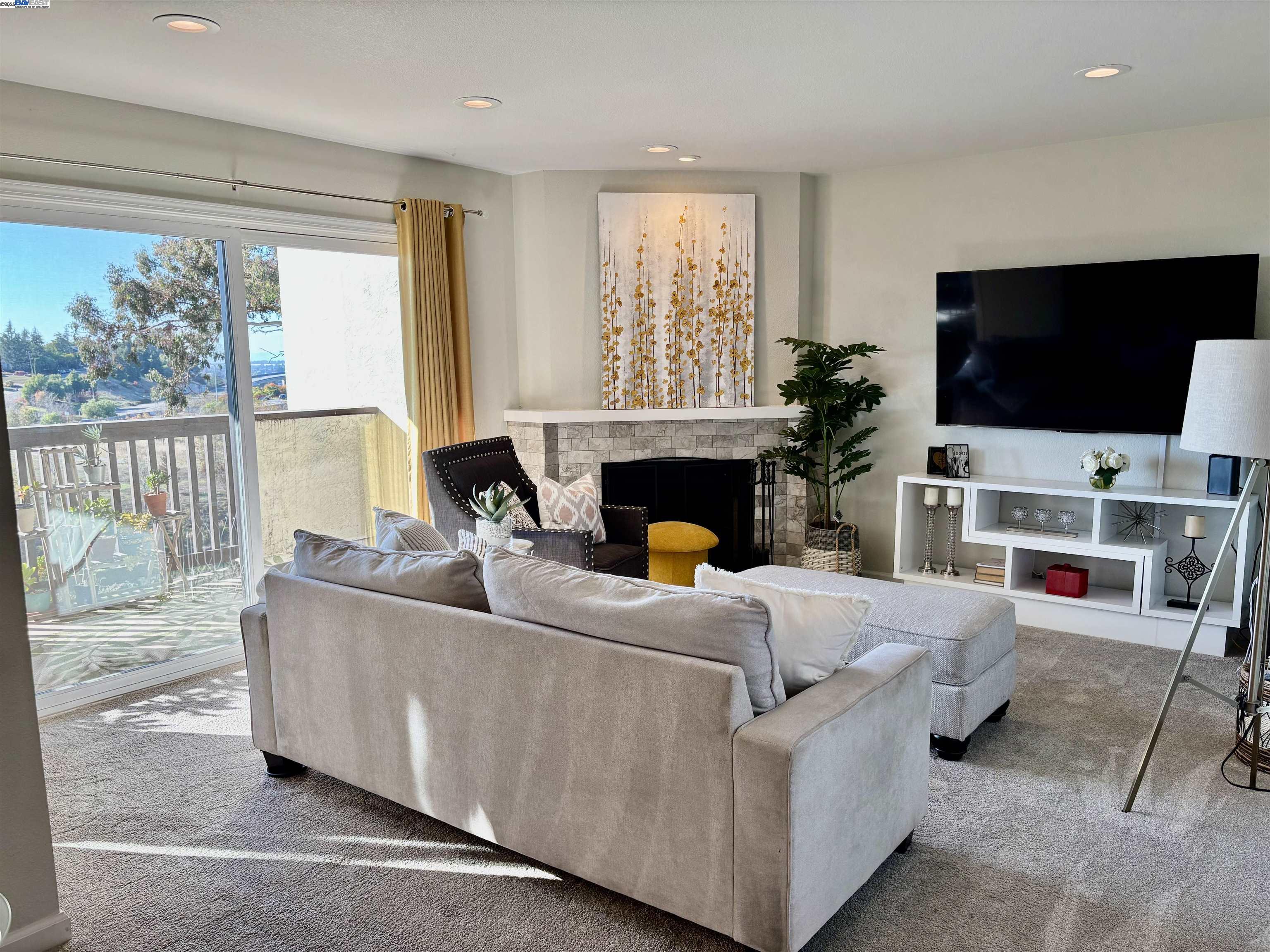 Detail Gallery Image 4 of 36 For 21109 Gary Dr #206,  Hayward,  CA 94546 - 1 Beds | 1 Baths