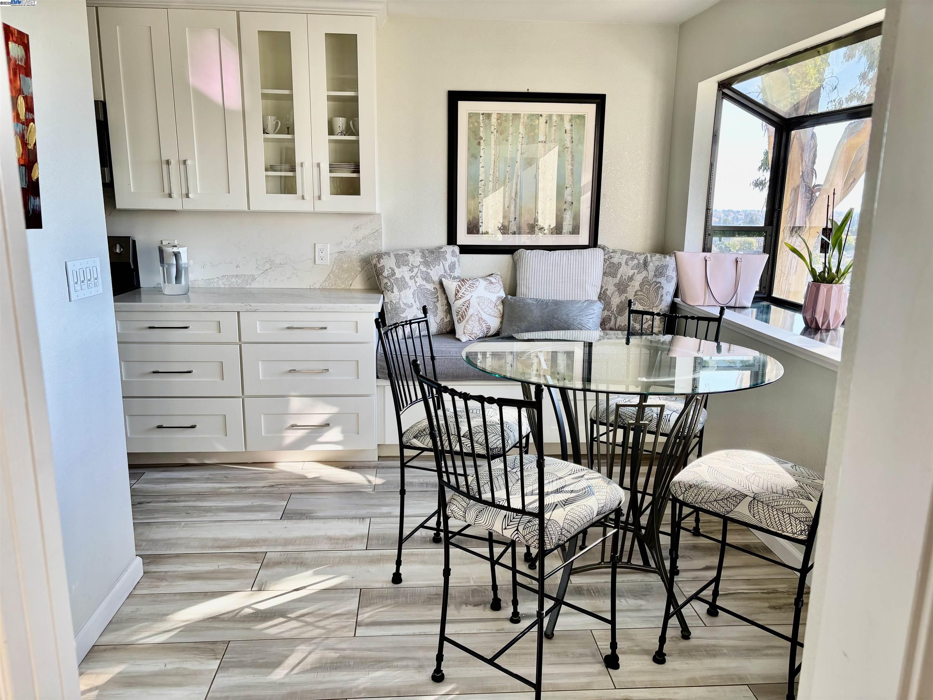 Detail Gallery Image 5 of 36 For 21109 Gary Dr #206,  Hayward,  CA 94546 - 1 Beds | 1 Baths