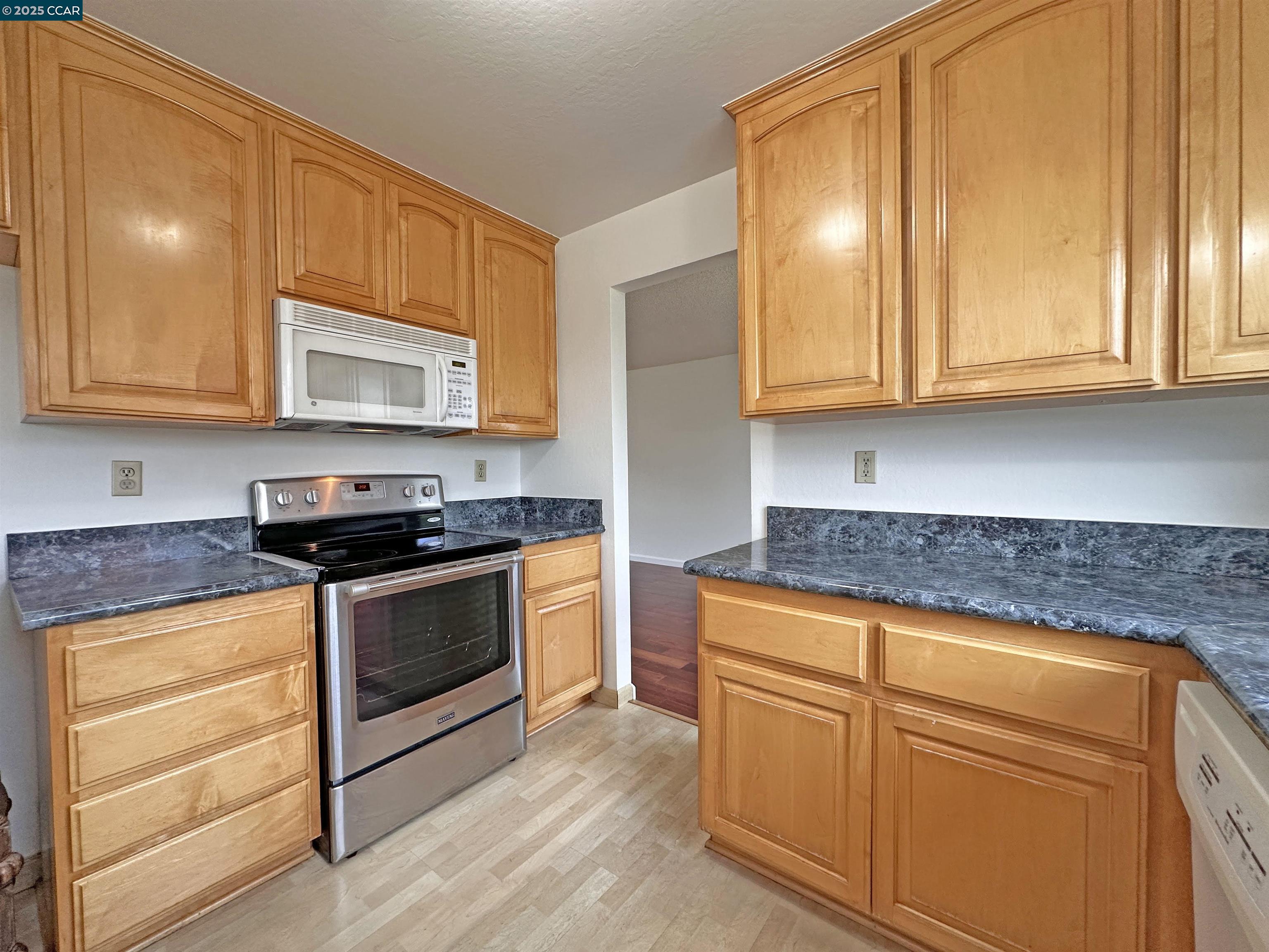 Detail Gallery Image 20 of 33 For 199 Starling Way, Hercules,  CA 94547 - 4 Beds | 2/1 Baths