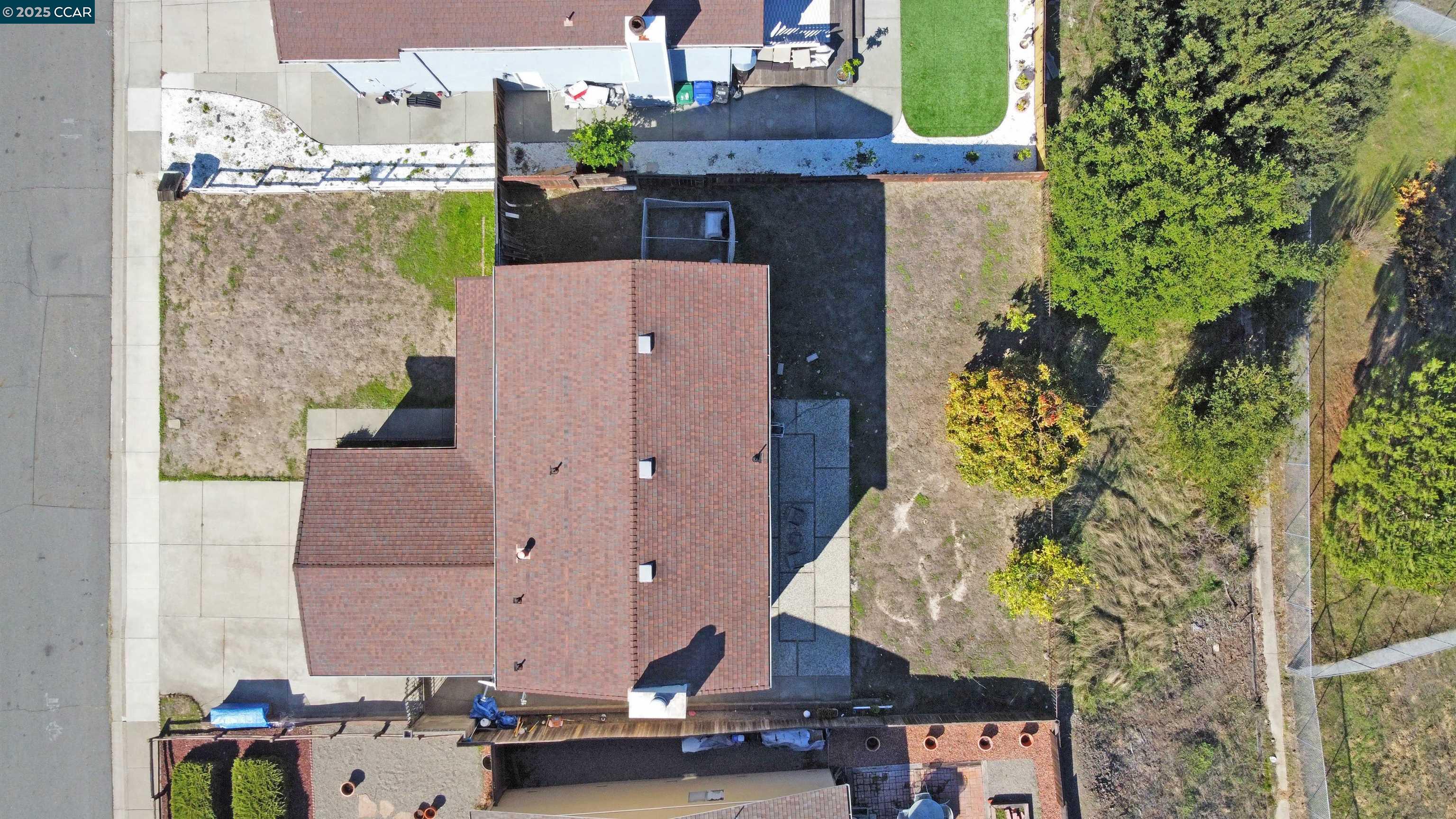 Detail Gallery Image 5 of 33 For 199 Starling Way, Hercules,  CA 94547 - 4 Beds | 2/1 Baths