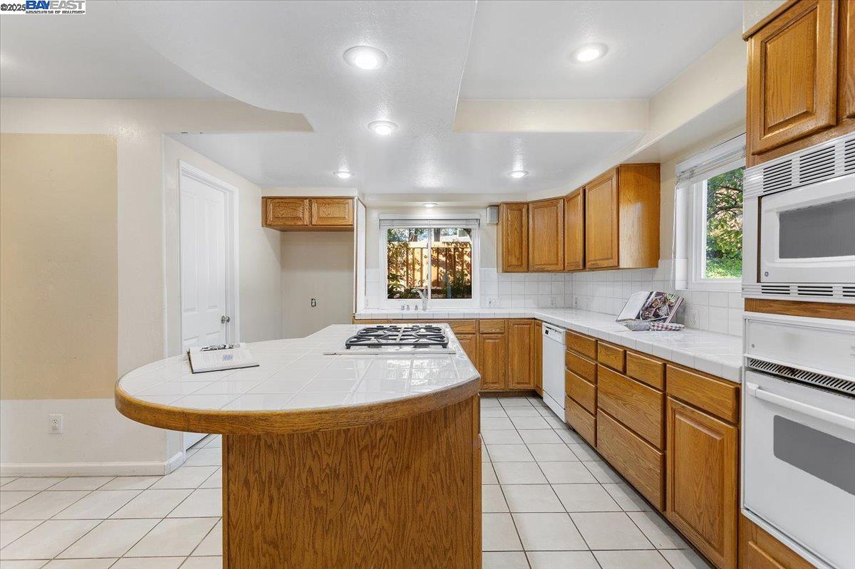 Detail Gallery Image 10 of 60 For 441 Sycamore Hill Dr, Danville,  CA 94526 - 3 Beds | 2/1 Baths