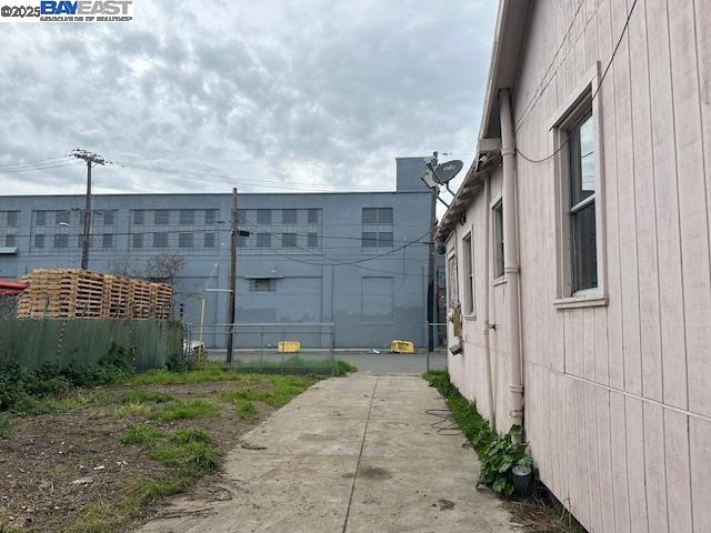 Detail Gallery Image 15 of 32 For 1024 50th Ave, Oakland,  CA 94601 - 2 Beds | 1 Baths