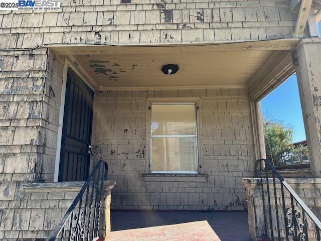 Detail Gallery Image 28 of 32 For 1024 50th Ave, Oakland,  CA 94601 - 2 Beds | 1 Baths