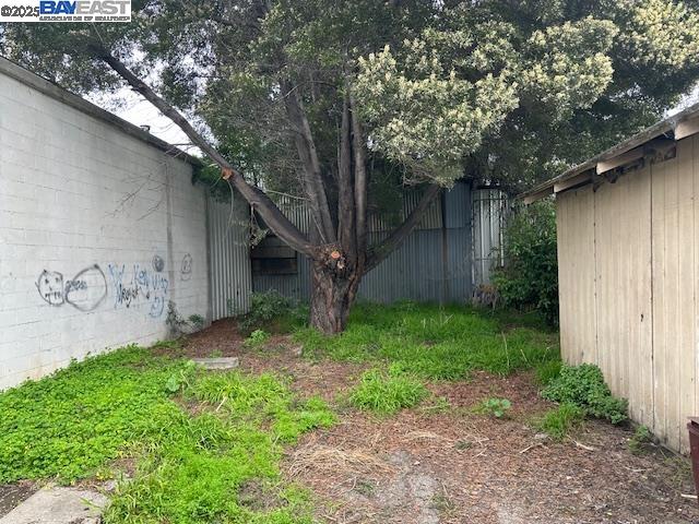 Detail Gallery Image 10 of 32 For 1024 50th Ave, Oakland,  CA 94601 - 2 Beds | 1 Baths